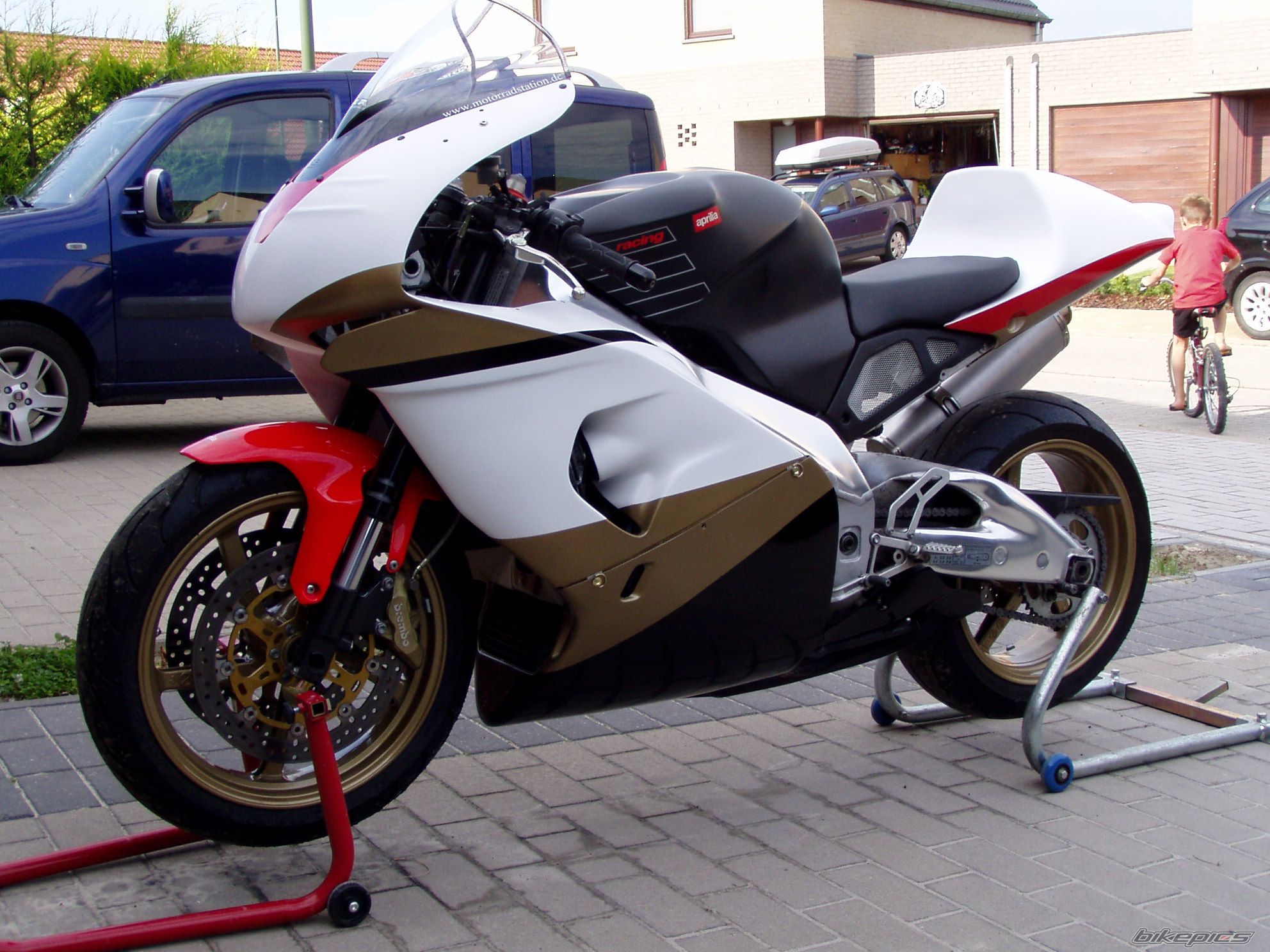 2001 APRILIA RSV 1000 MILLE | Picture 1352711 motorcycle photo