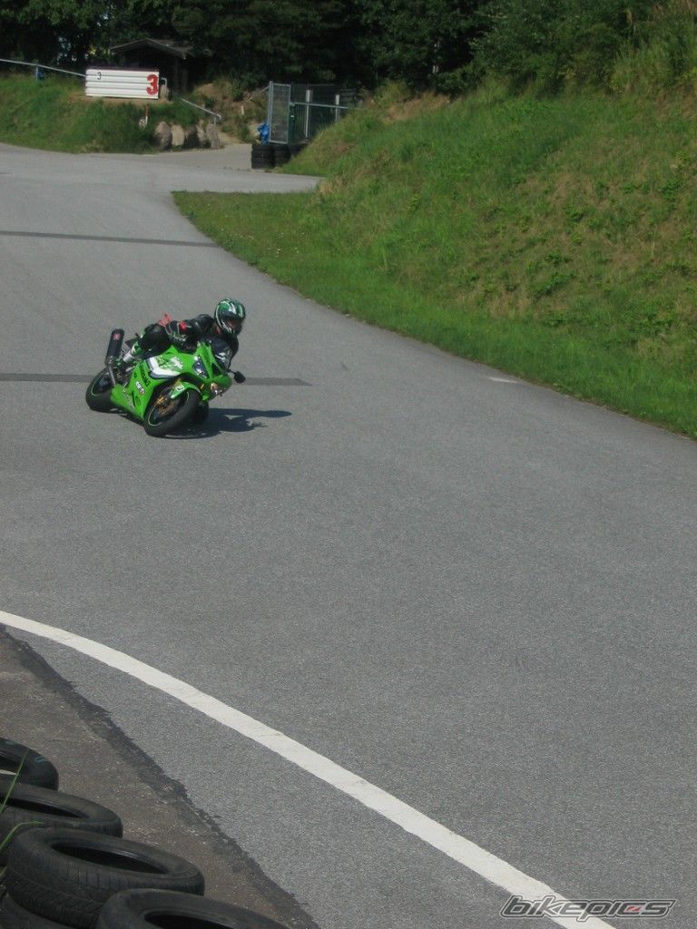 2004 YAMAHA YZF R1 | Picture 1367733 motorcycle photo