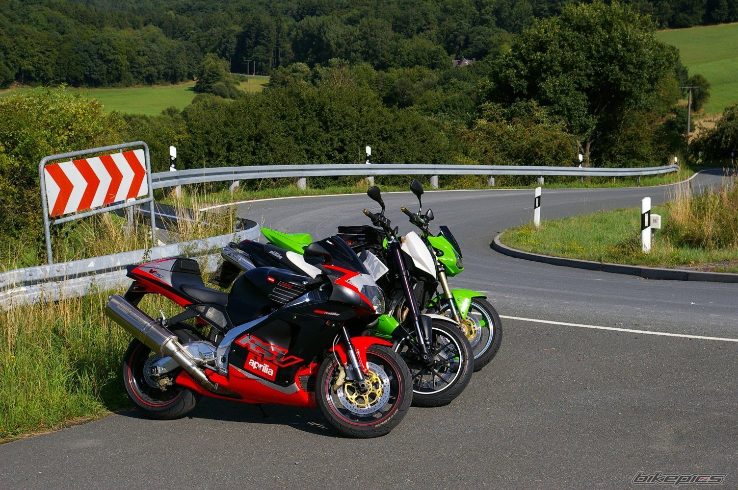 2001 APRILIA RSV 1000 MILLE | Picture 1380858 motorcycle photo