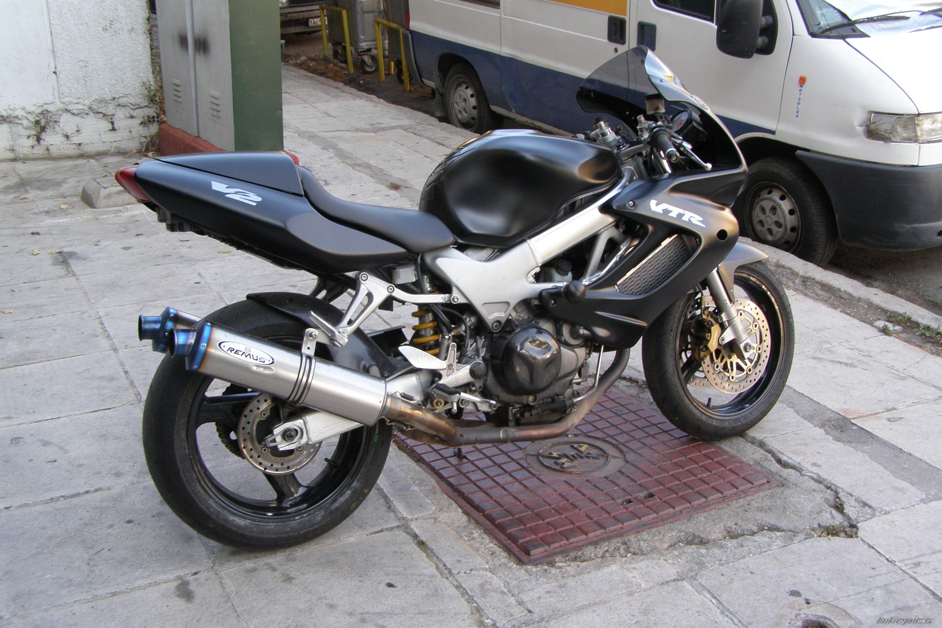 1999 HONDA VTR 1000 | Picture 1383860 motorcycle photo