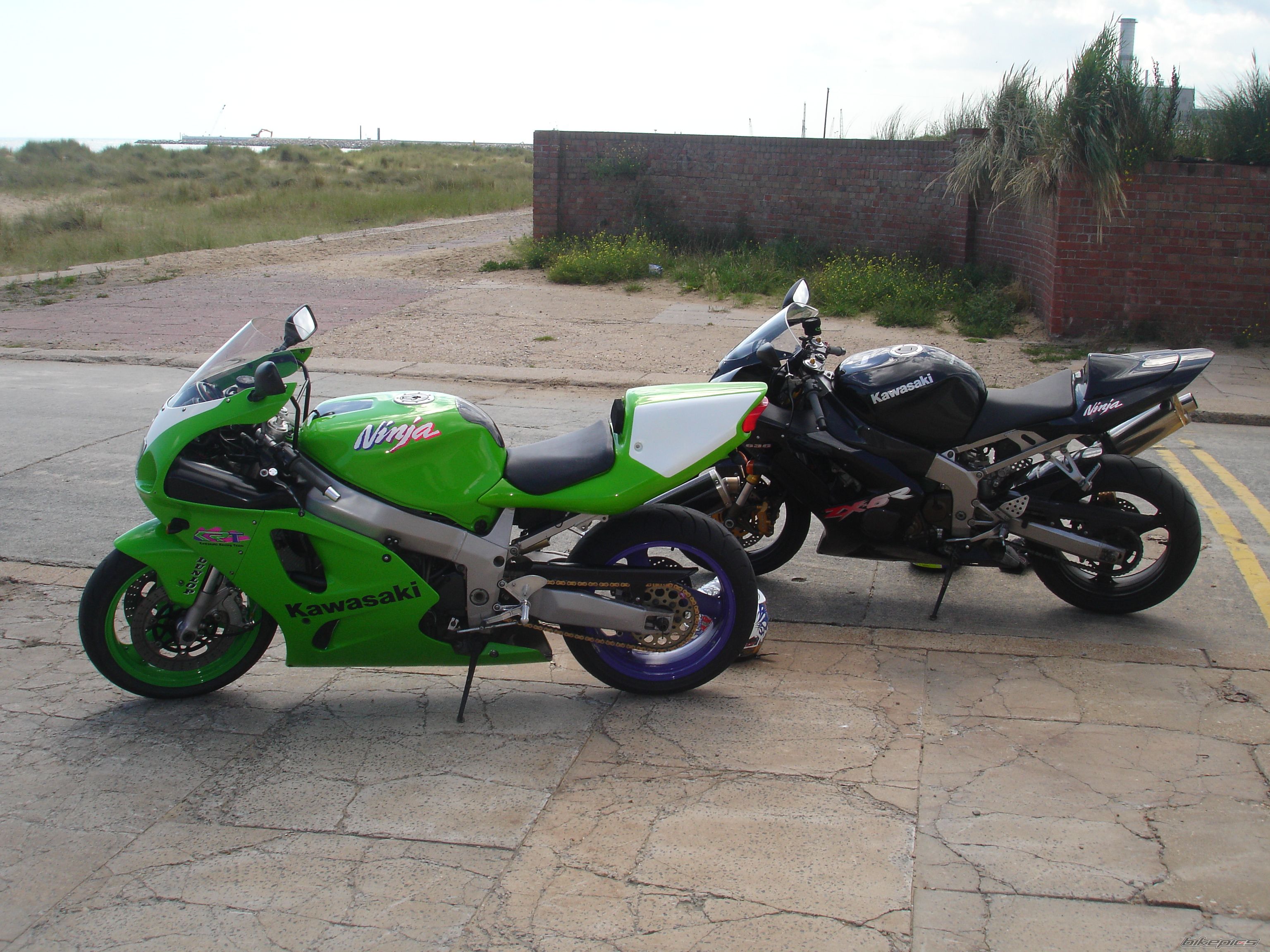 1998 KAWASAKI ZX 7R | Picture 1386250 motorcycle photo