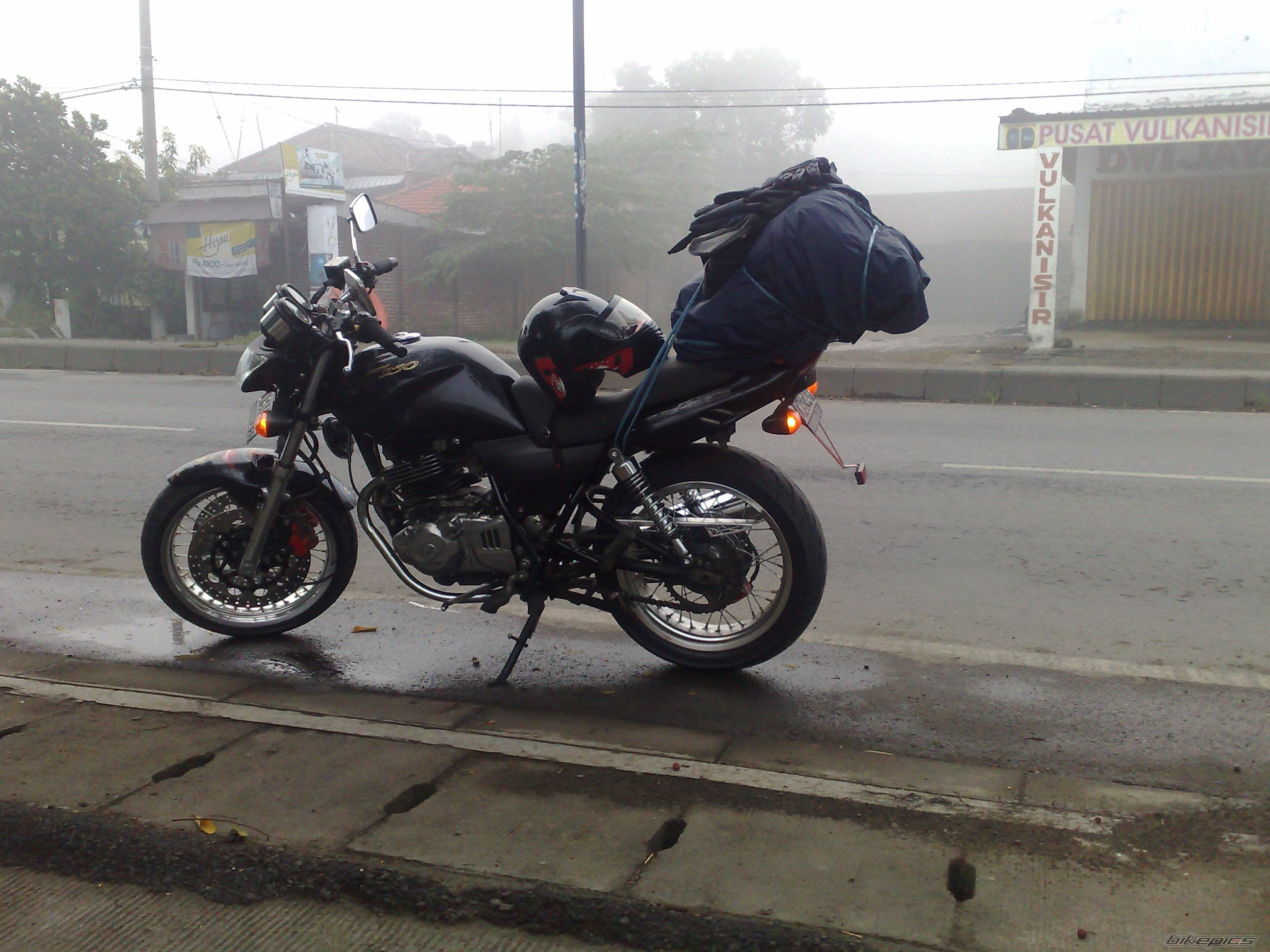 2005 SUZUKI GS 250 | Picture 1388914 motorcycle photo