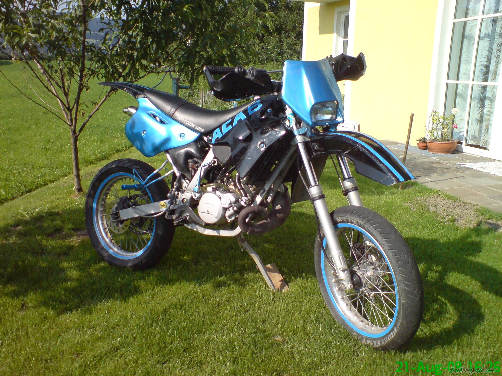 2004 MOTORHISPANIA FURIA SUPERMOTARD 50 | Picture 1393046 motorcycle photo