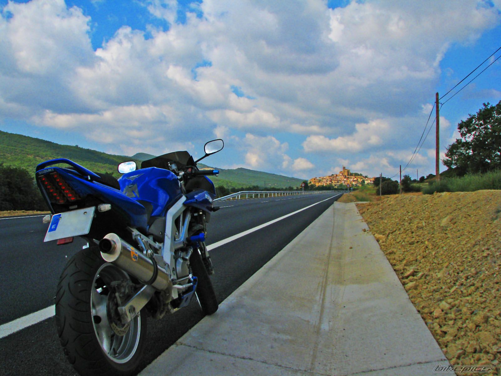 2004 SUZUKI SV 650S | Picture 1411466 motorcycle photo