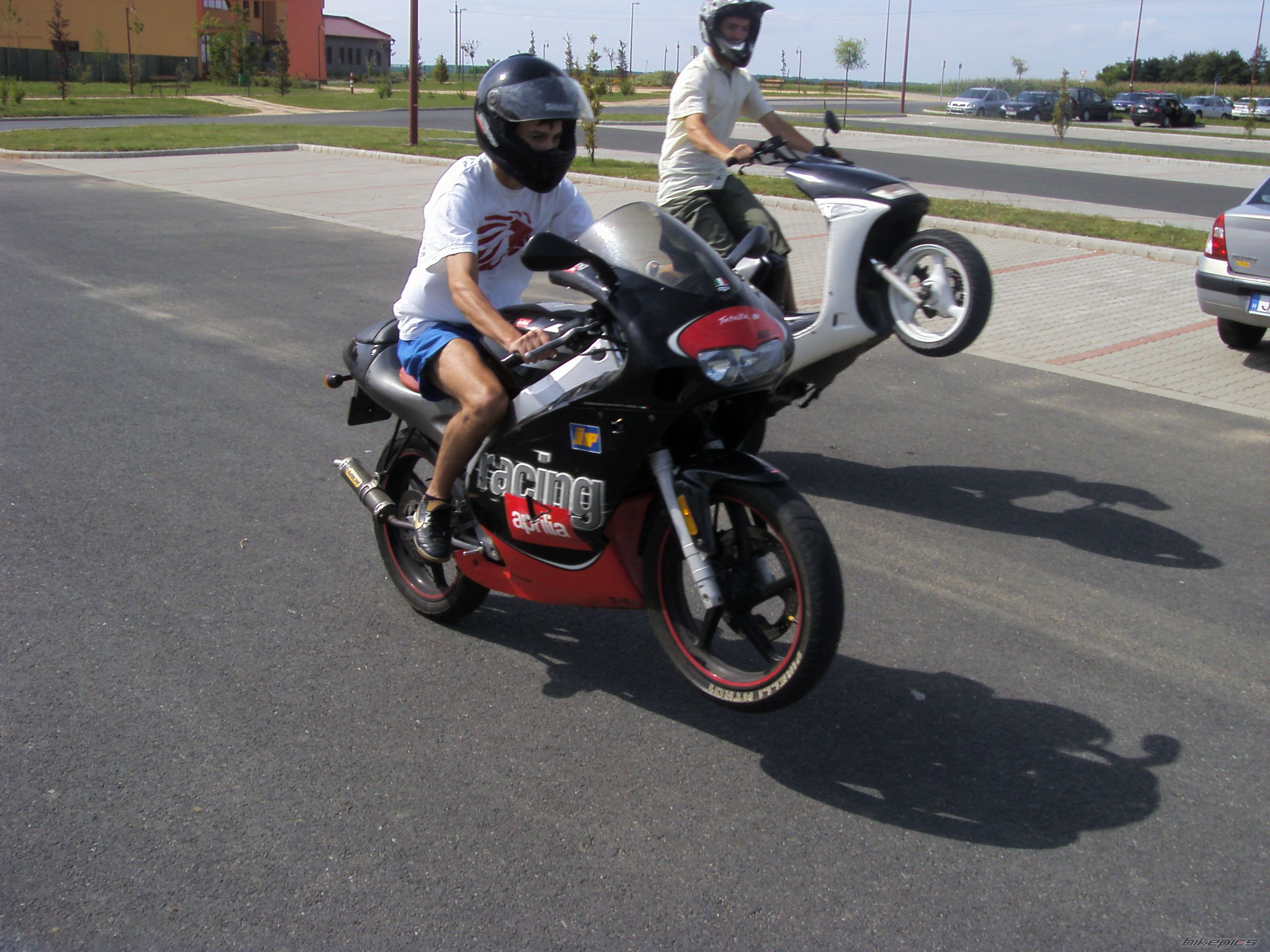 2001 APRILIA SR 50 | Picture 1429719 motorcycle photo