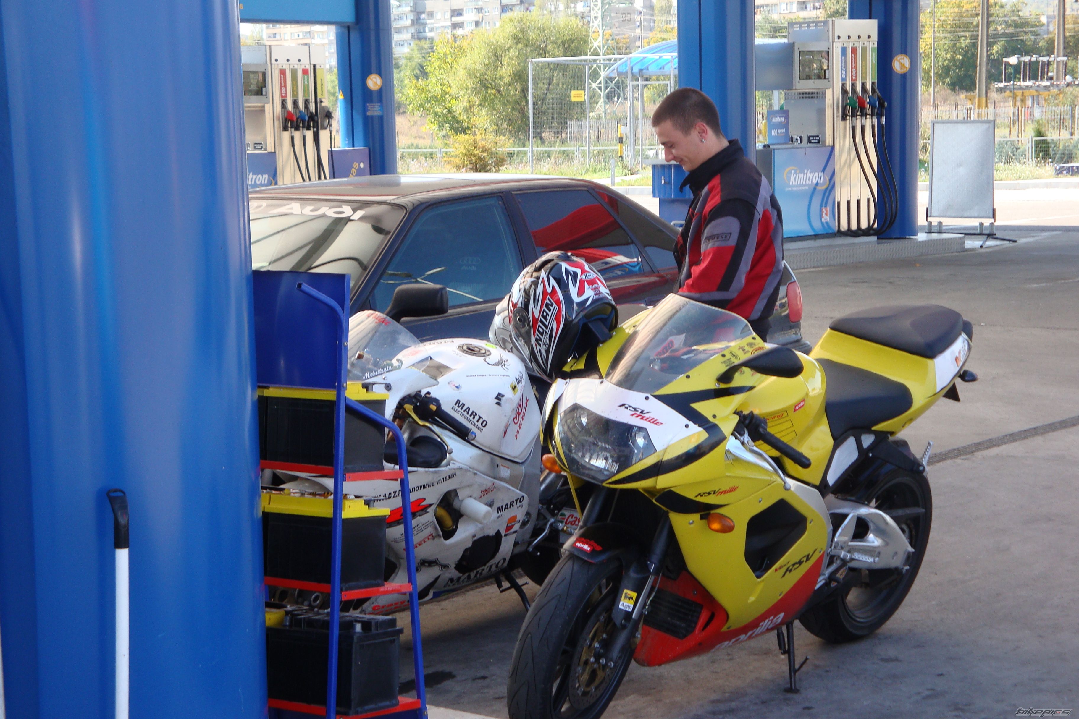 2001 APRILIA RSV 1000 MILLE | Picture 1437663 motorcycle photo