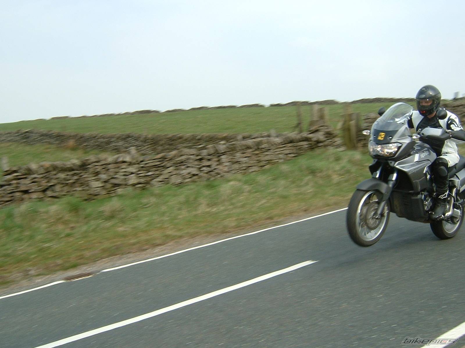 2004 APRILIA ETV 1000 | Picture 144167 motorcycle photo