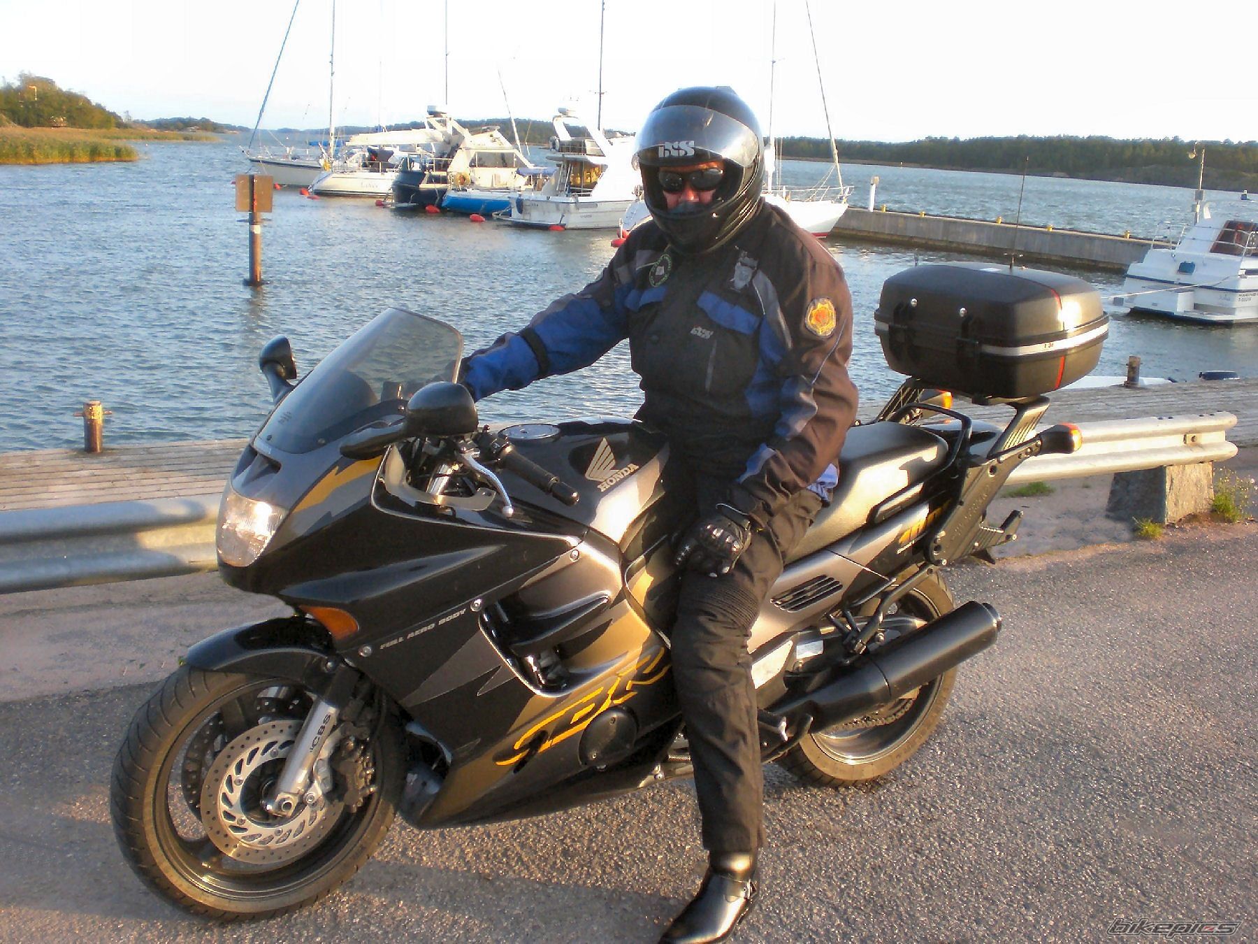 1998 HONDA CBR 1000 F | Picture 1445302 motorcycle photo