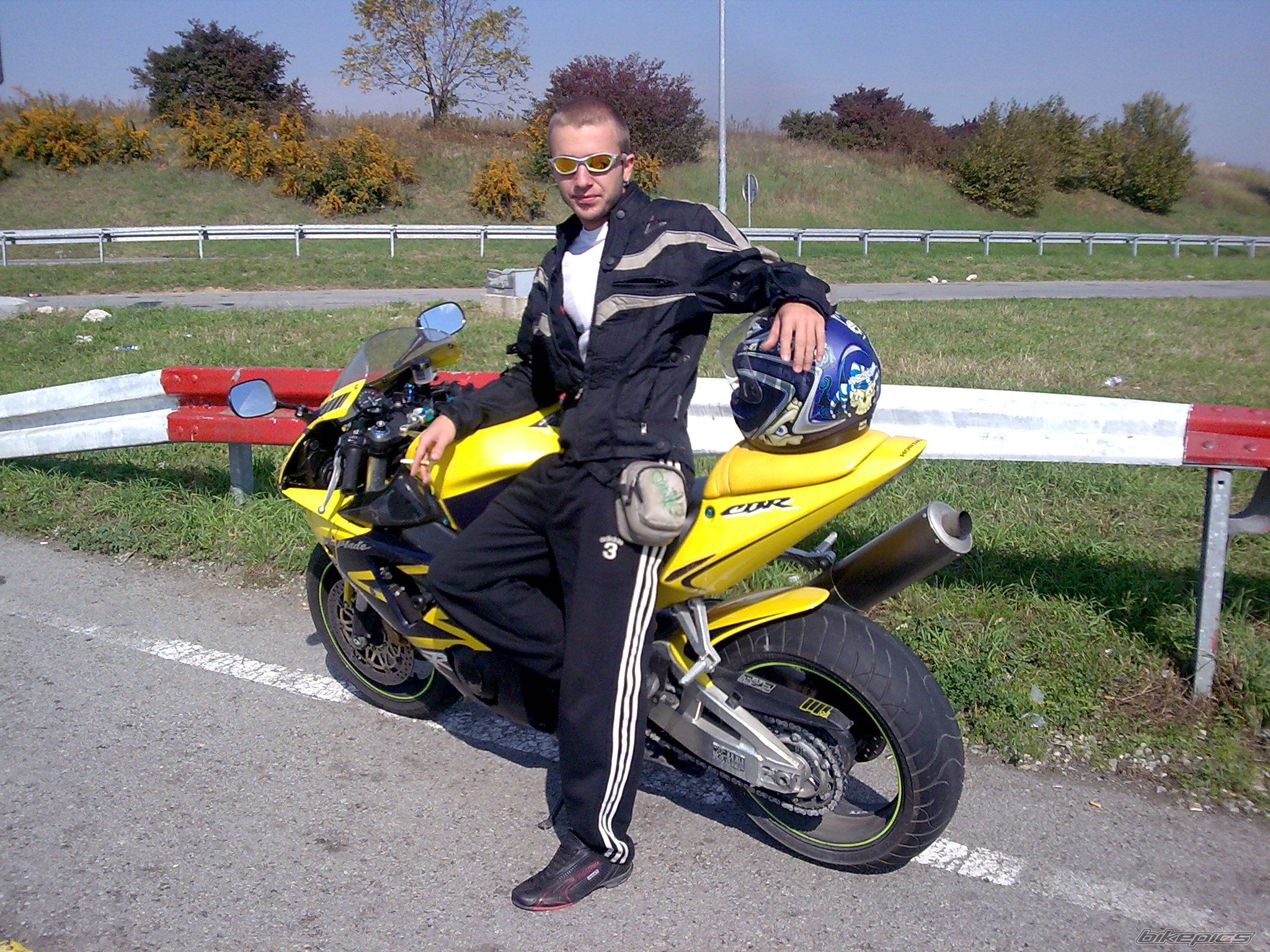 2002 HONDA CBR 900 | Picture 1449027 motorcycle photo