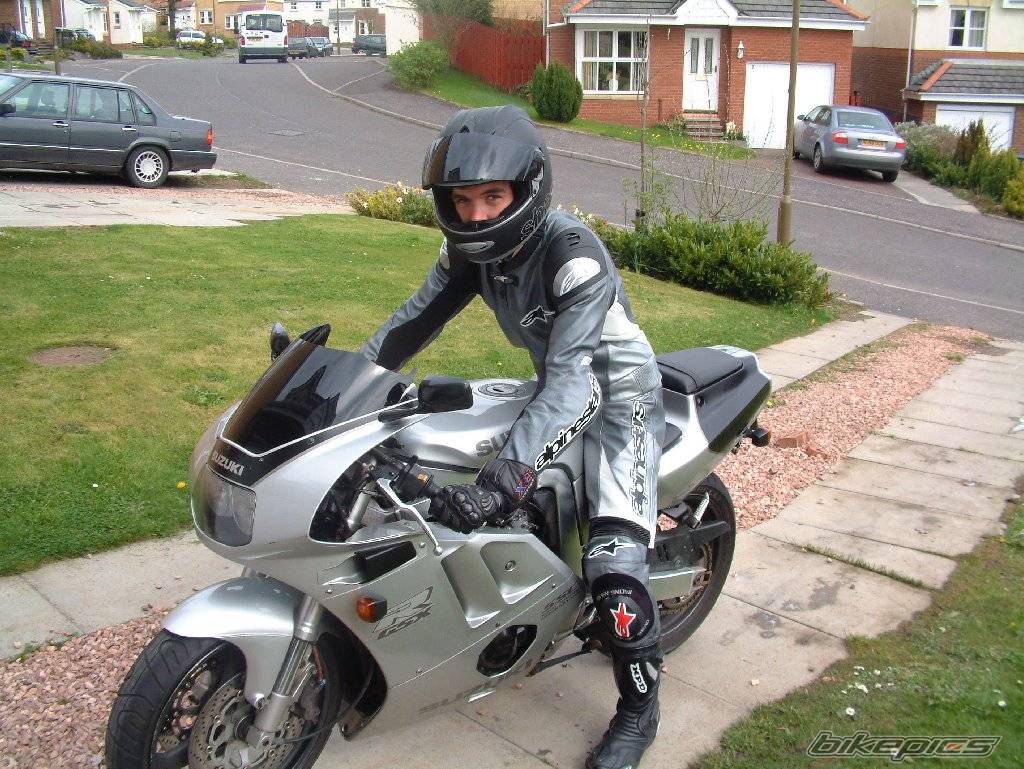 1990 SUZUKI GSX R 400 | Picture 144924 motorcycle photo