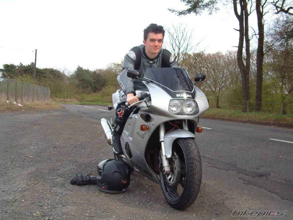 1990 SUZUKI GSX R 400 | Picture 144927 motorcycle photo