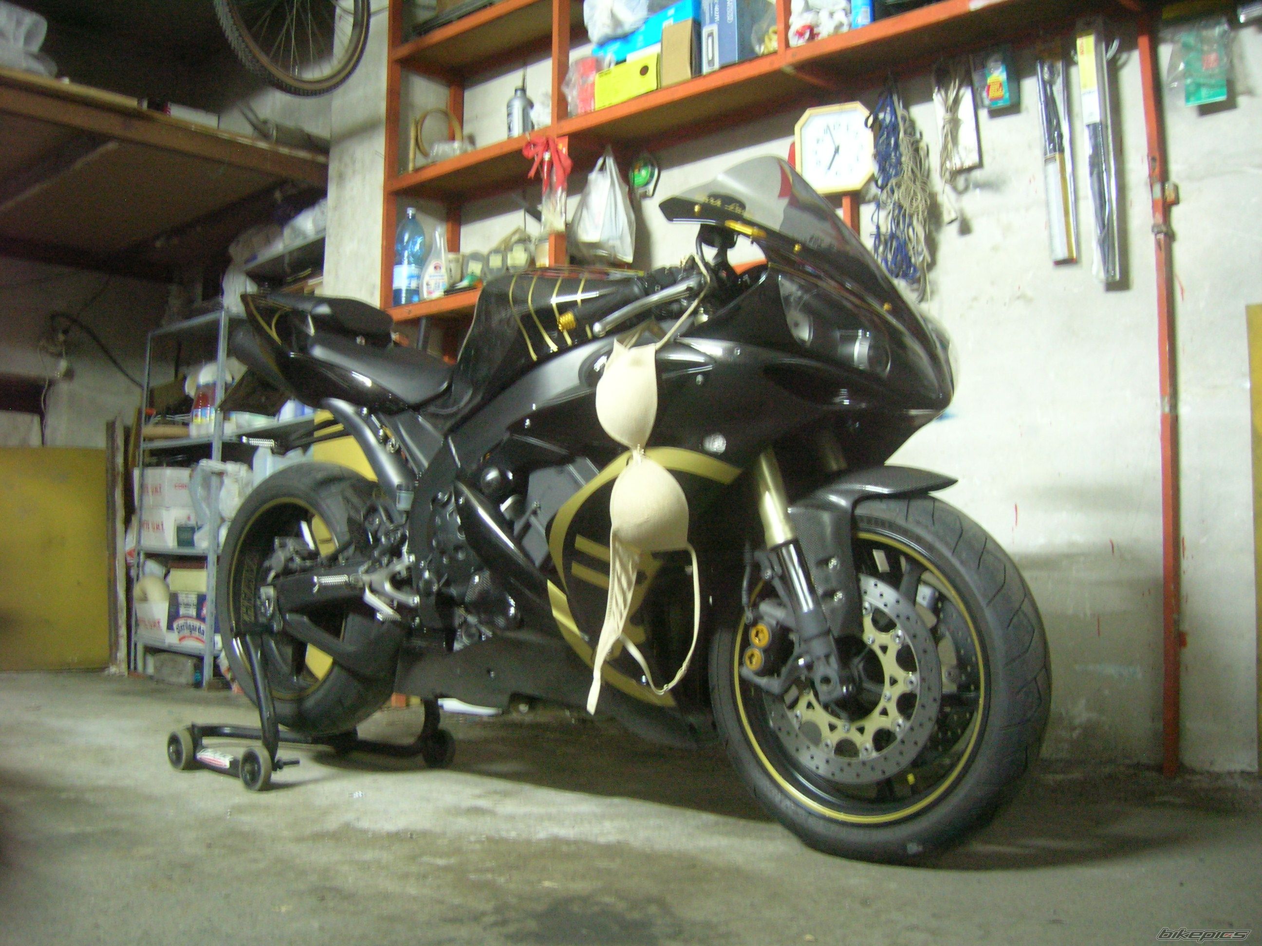 2009 YAMAHA YZF R1 | Picture 1455686 motorcycle photo