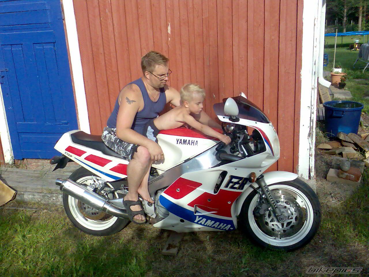 1989 YAMAHA FZR 1000 | Picture 1459330 motorcycle photo