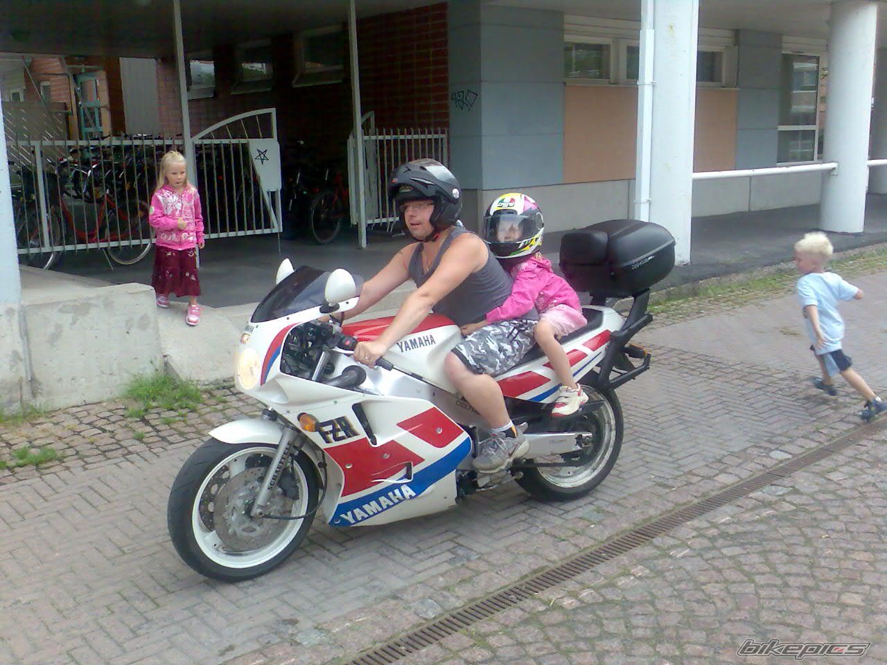 1989 YAMAHA FZR 1000 | Picture 1459334 motorcycle photo