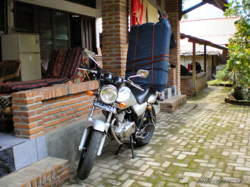 2004 SUZUKI GS 250 | Picture 1476018 motorcycle photo