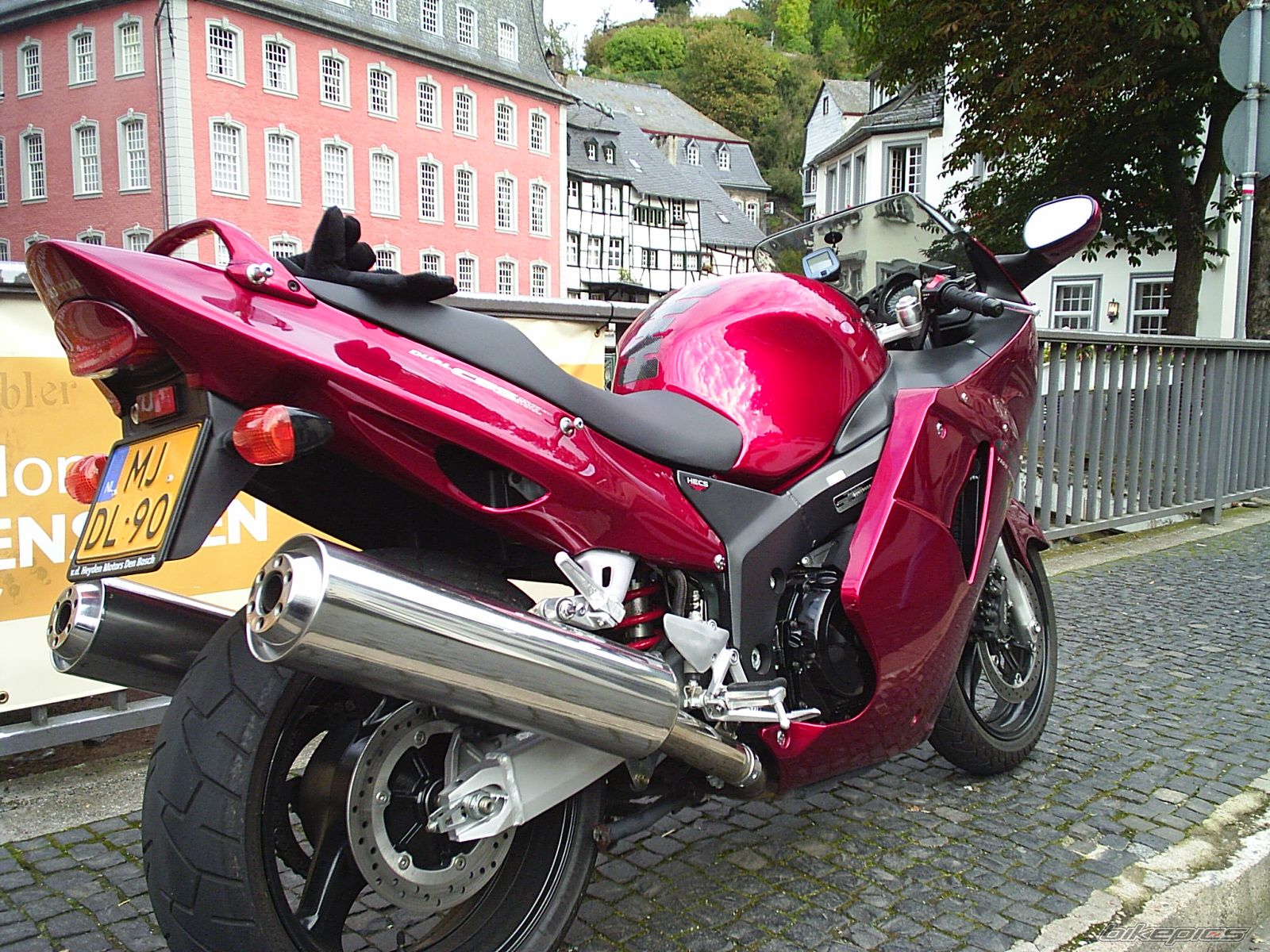 1998 HONDA CBR 1100 BLACKBIRD | Picture 1477996 motorcycle photo