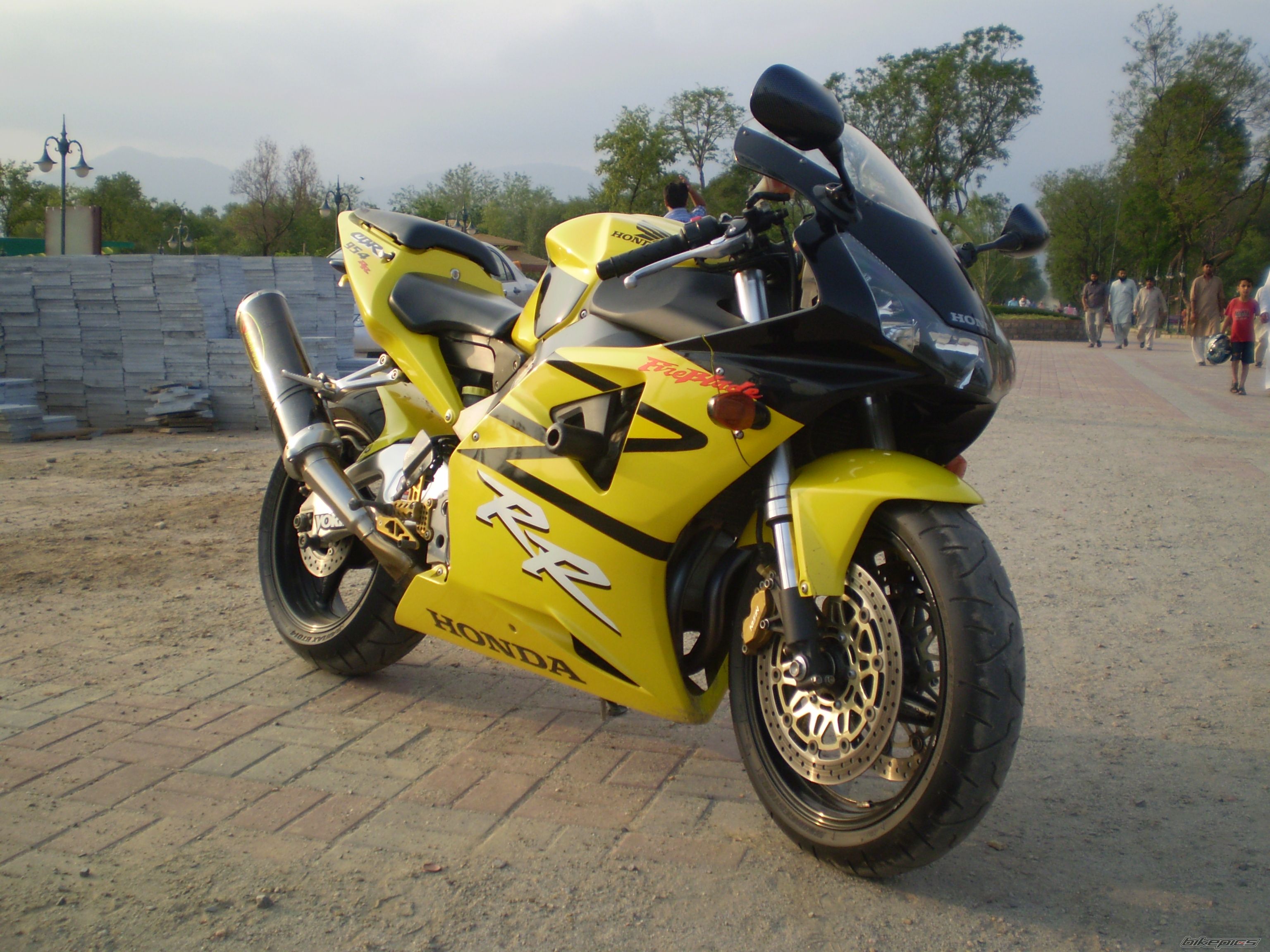 2004 HONDA CBR 900 | Picture 1481937 motorcycle photo