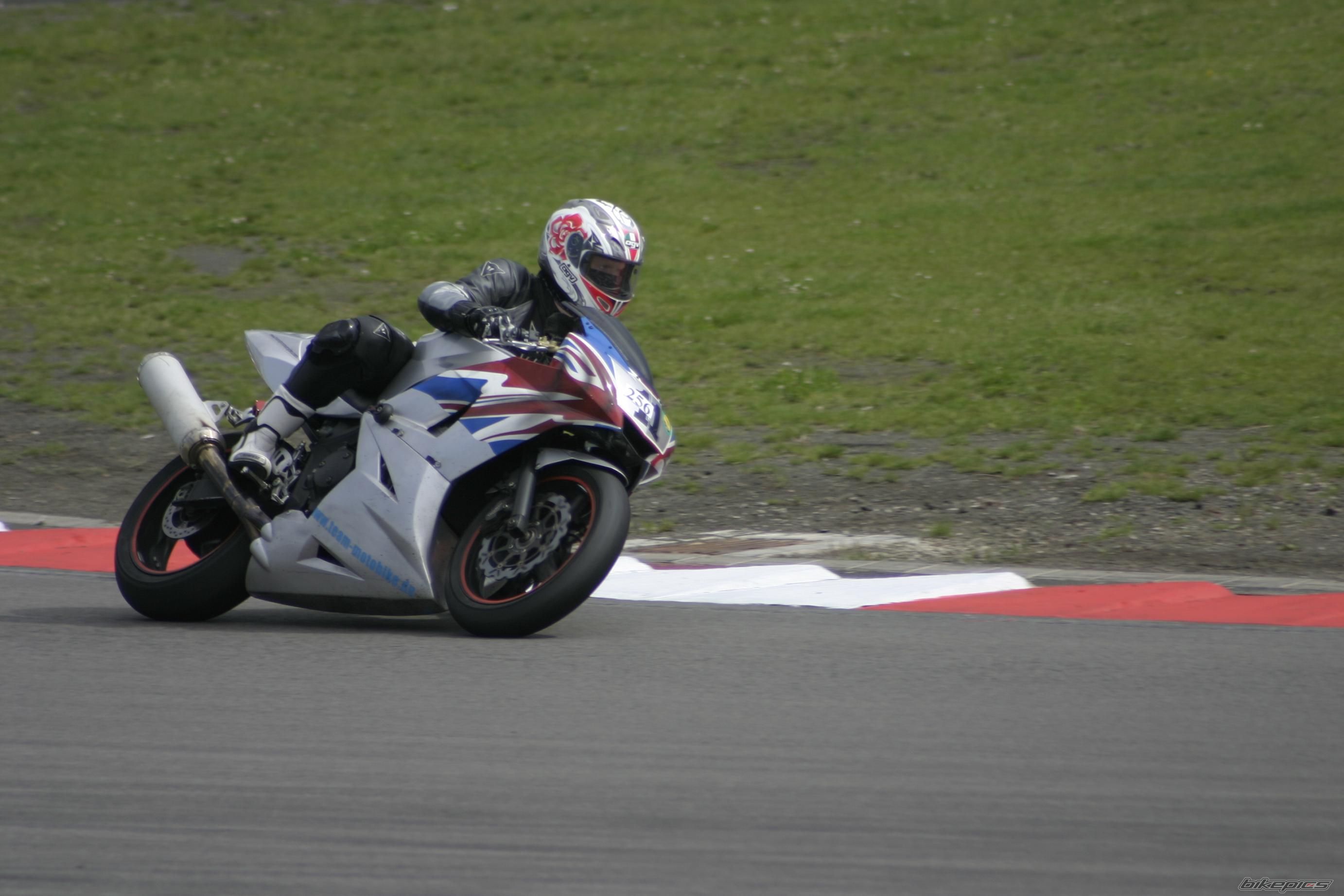 2004 TRIUMPH DAYTONA 600 | Picture 1481995 motorcycle photo