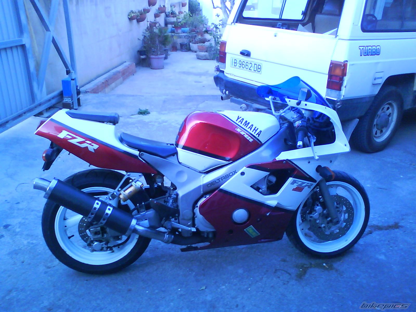 1996 YAMAHA FZR 400 RR | Picture 1484240 motorcycle photo