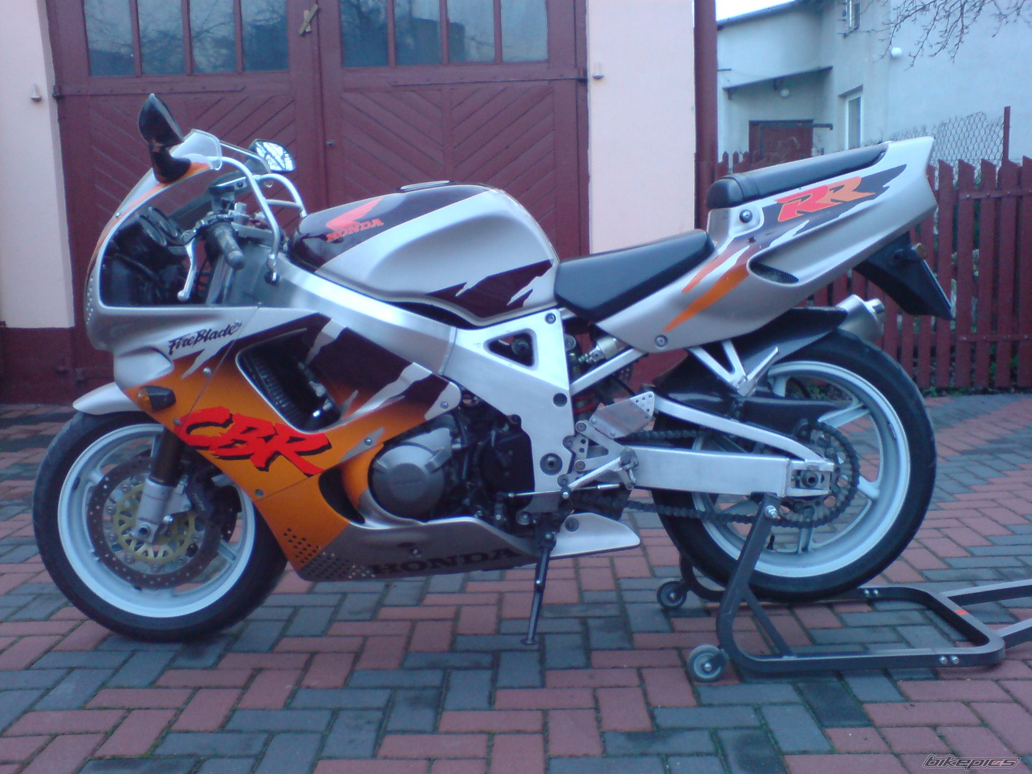 1995 HONDA CBR 900 | Picture 1484796 motorcycle photo