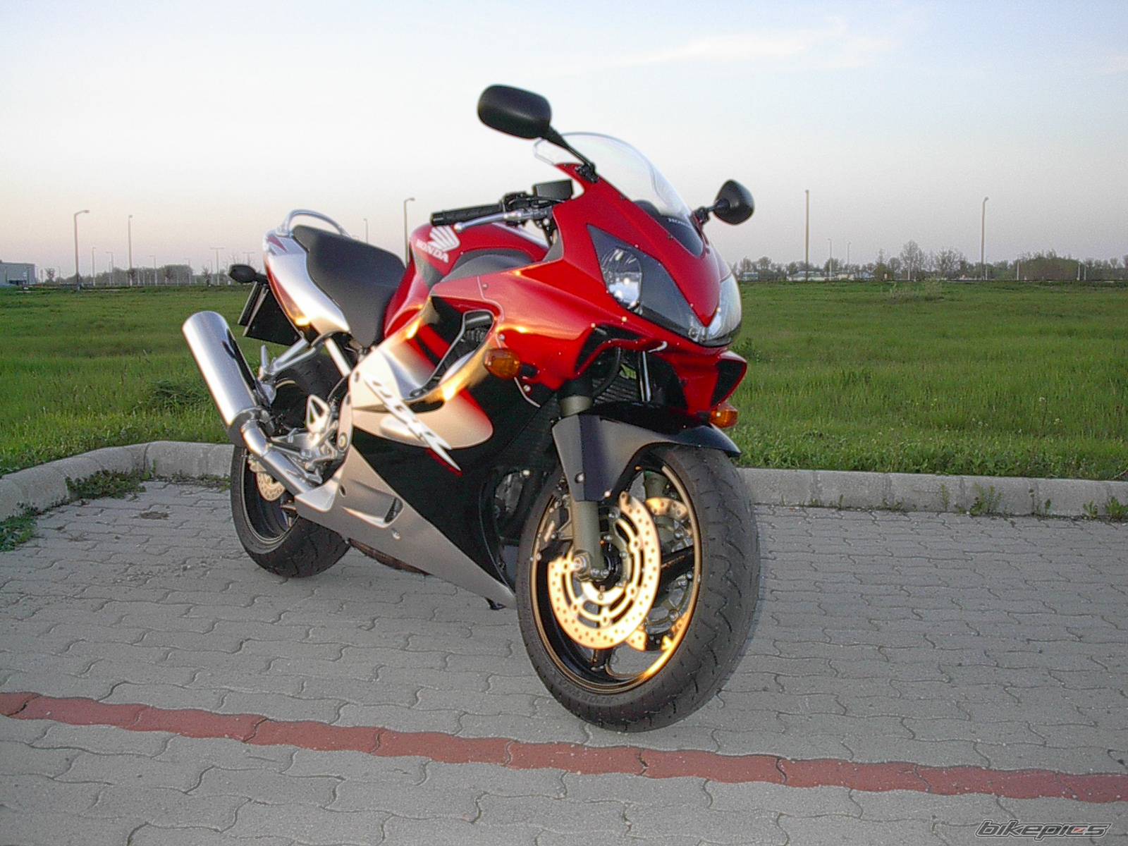 2004 HONDA CBR 600 | Picture 148520 motorcycle photo