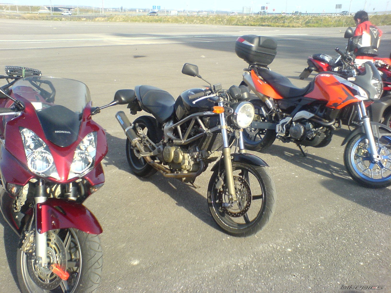 1999 HONDA VTR 250 | Picture 1487033 motorcycle photo