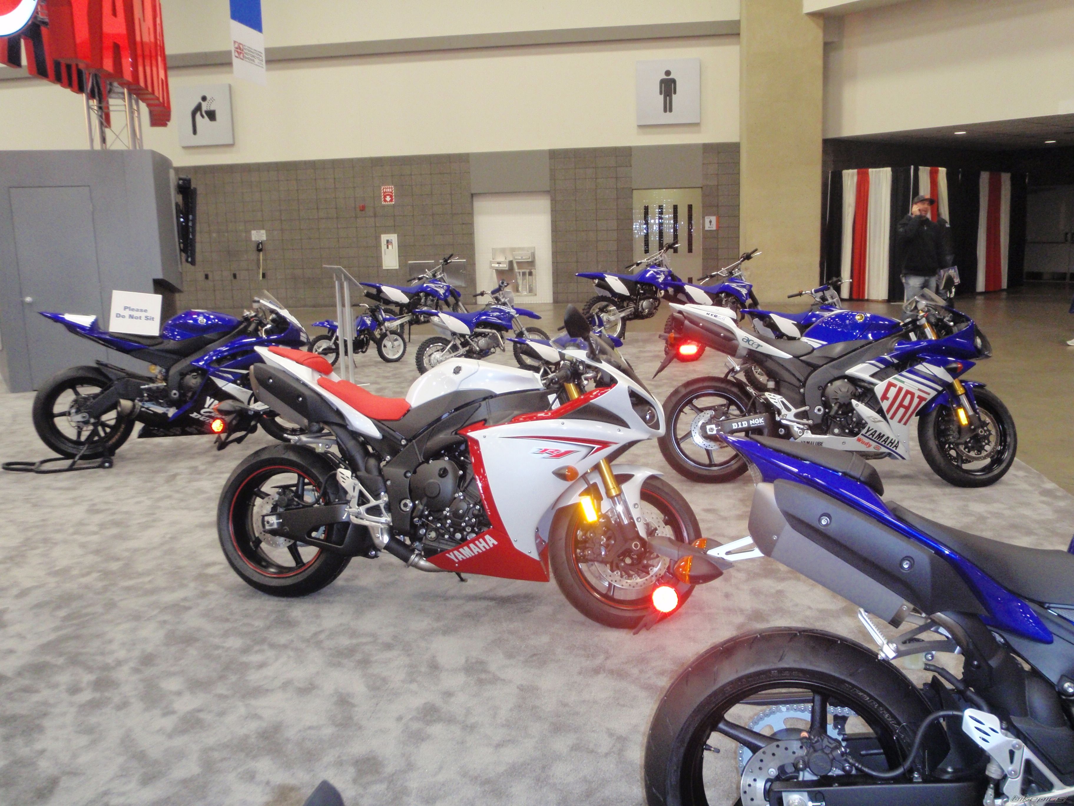2009 YAMAHA YZF R1 | Picture 1489067 motorcycle photo