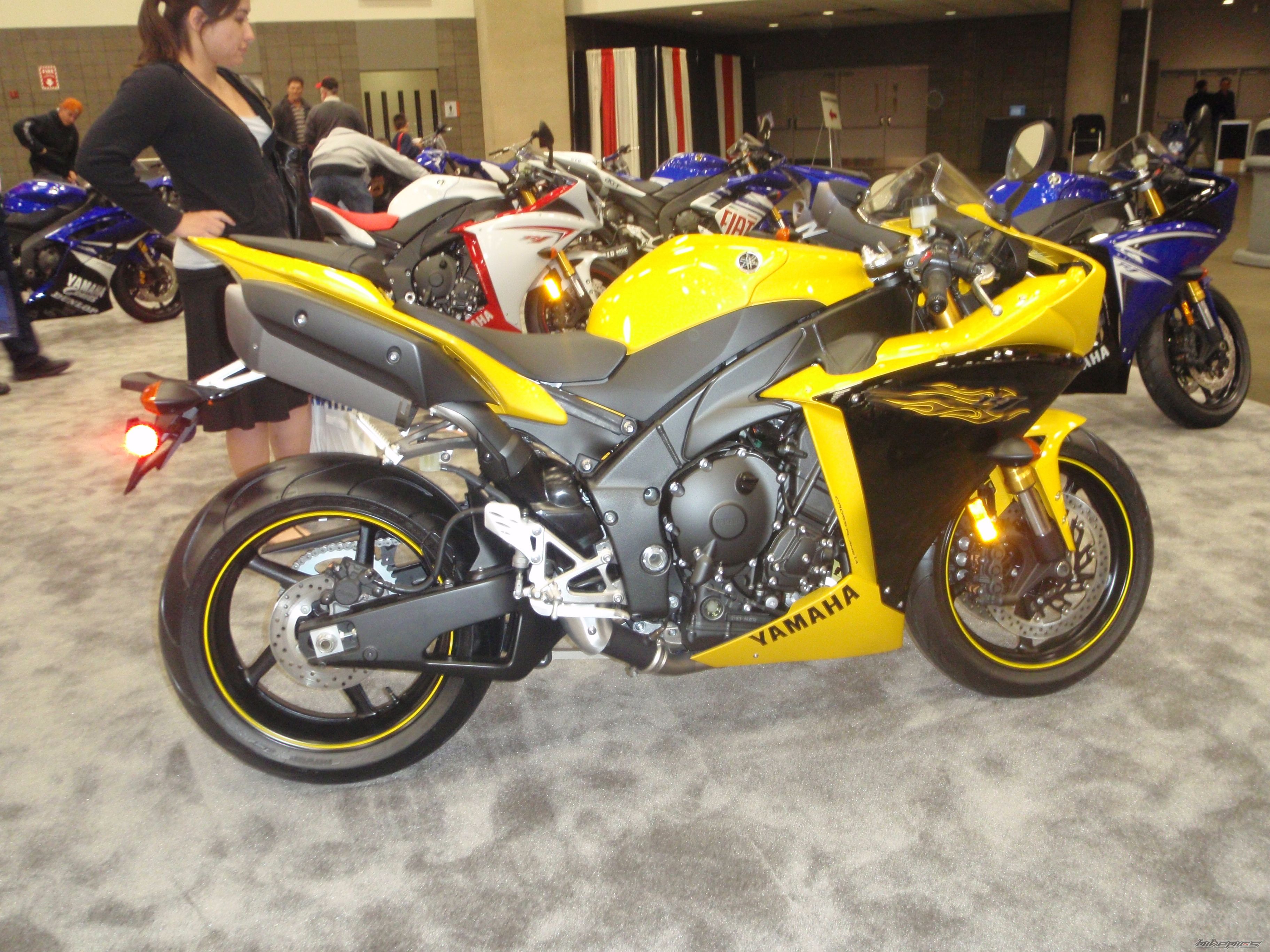 2009 YAMAHA YZF R1 | Picture 1489128 motorcycle photo