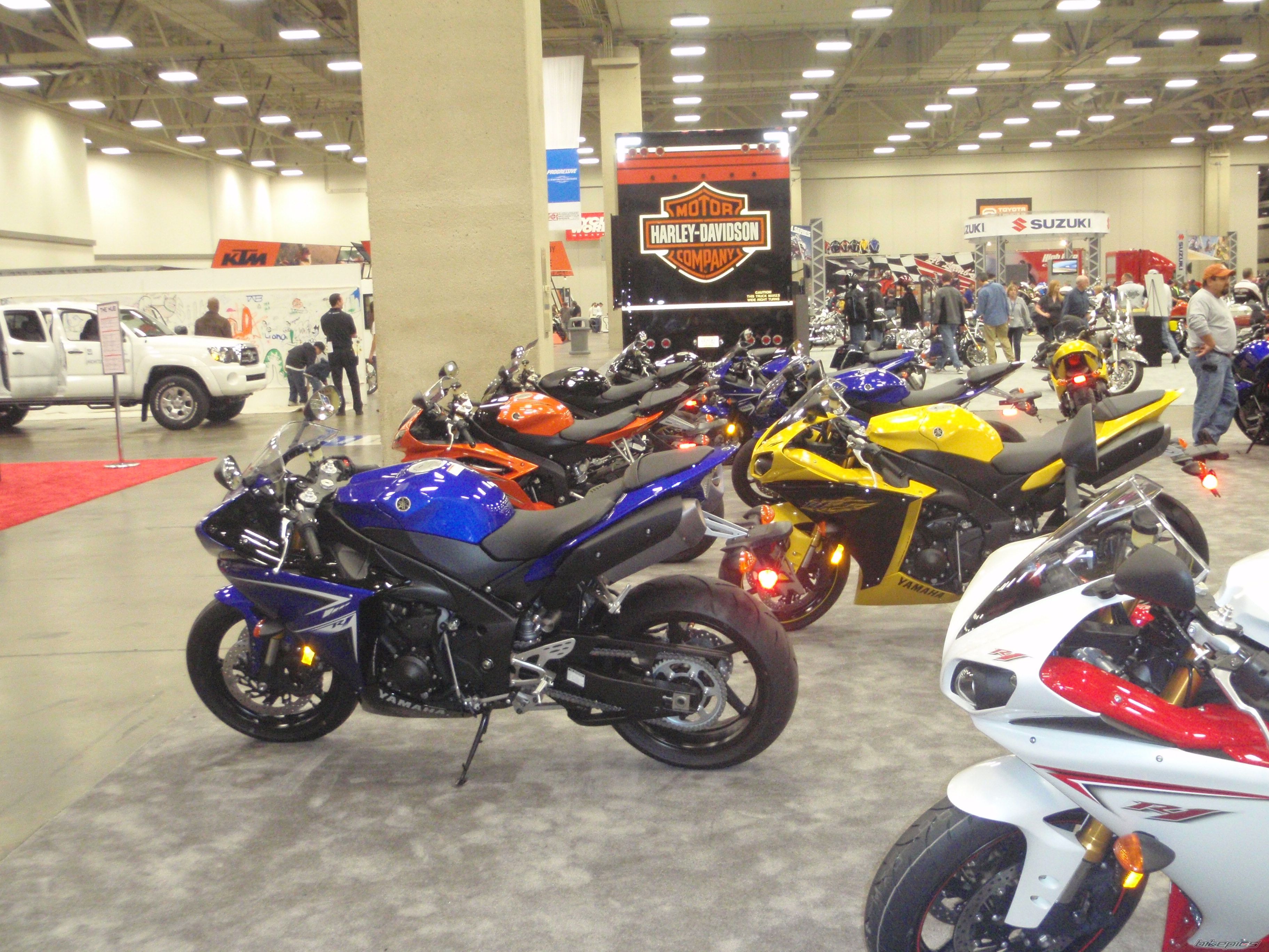 2009 YAMAHA YZF R1 | Picture 1489140 motorcycle photo