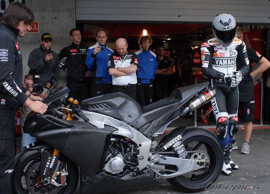 2009 YAMAHA YZF R1 | Picture 1492054 motorcycle photo