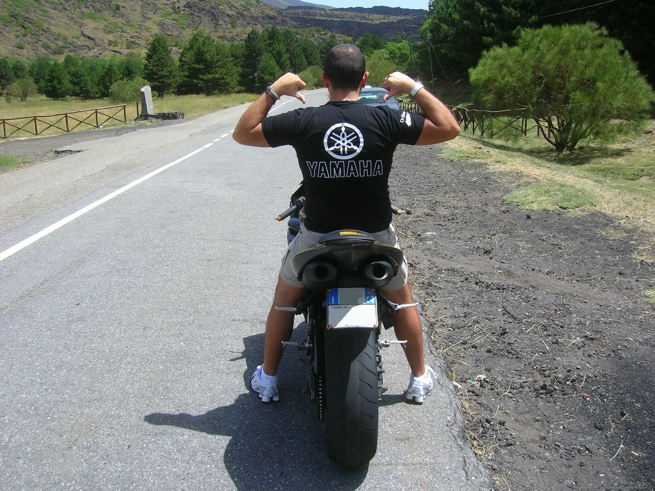 2009 YAMAHA YZF R1 | Picture 1497371 motorcycle photo