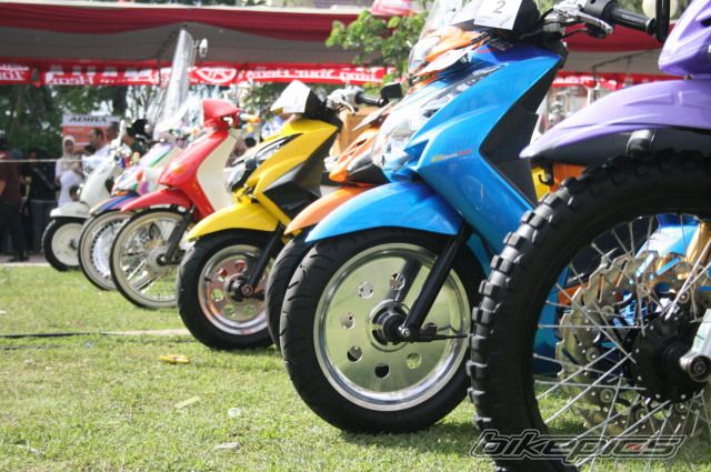 2003 YAMAHA MIO | Picture 1498272 motorcycle photo