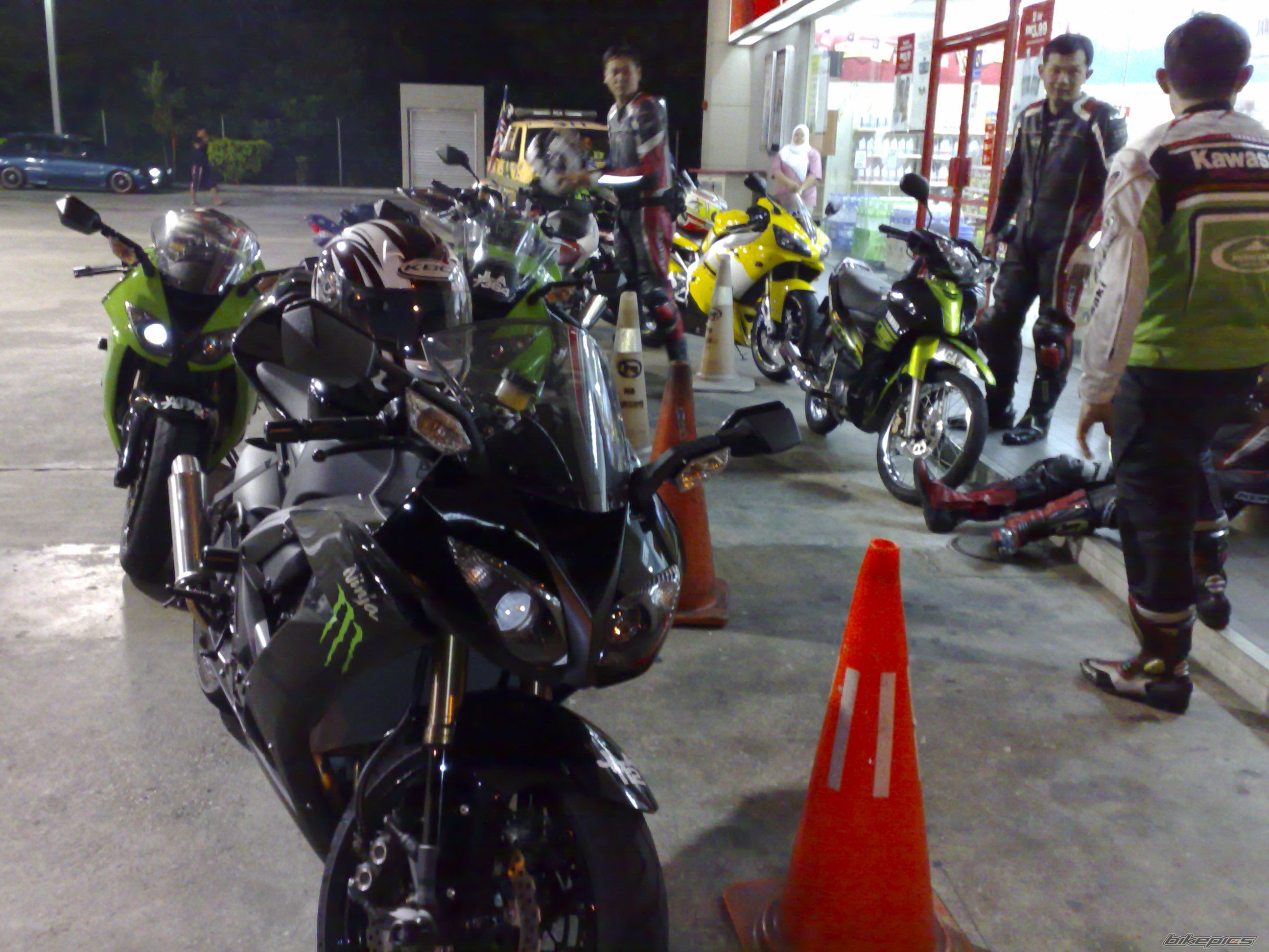 2008 KAWASAKI ZX 10R | Picture 1499770 motorcycle photo