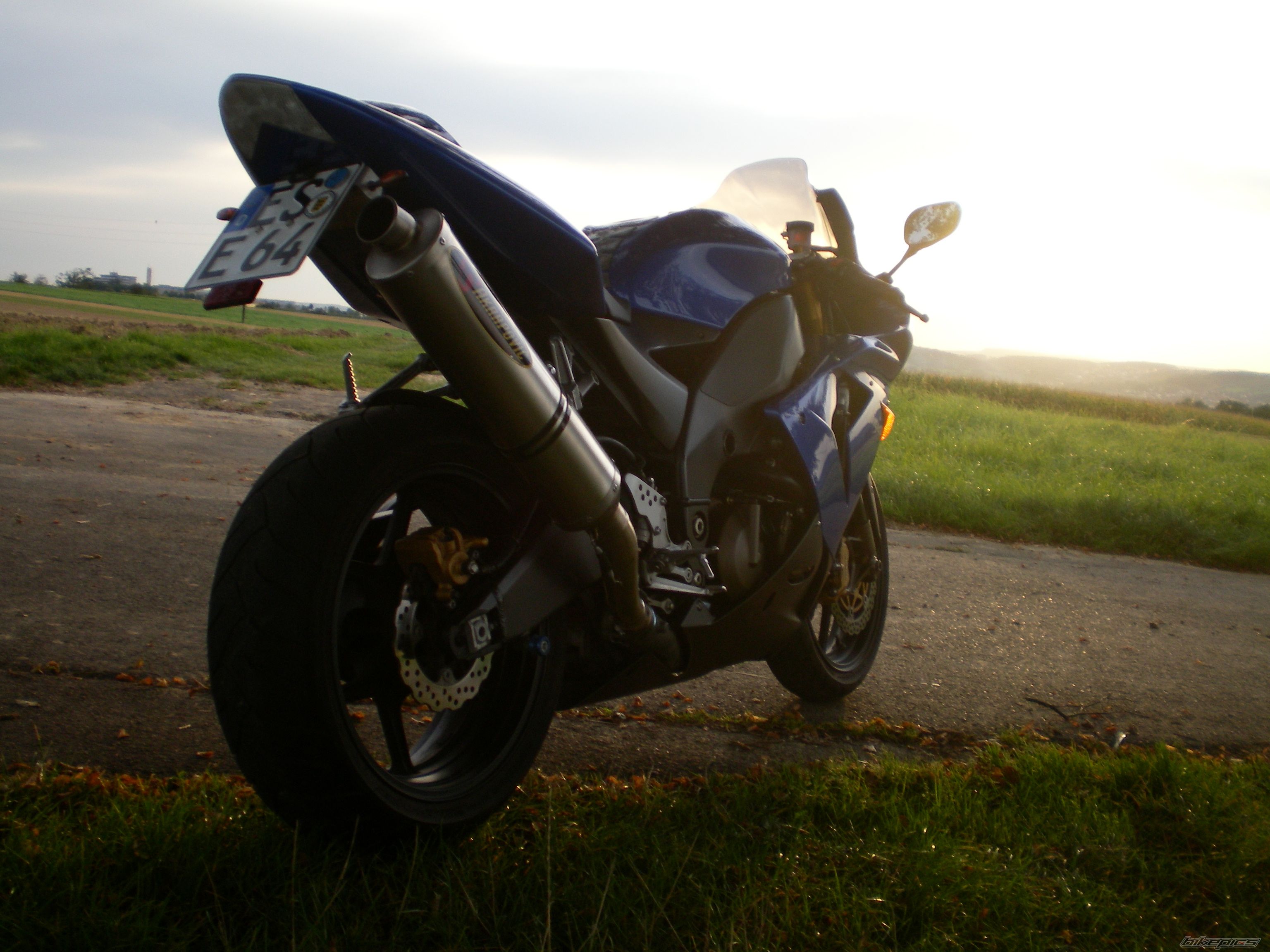 2004 KAWASAKI ZX 10R | Picture 1502019 motorcycle photo