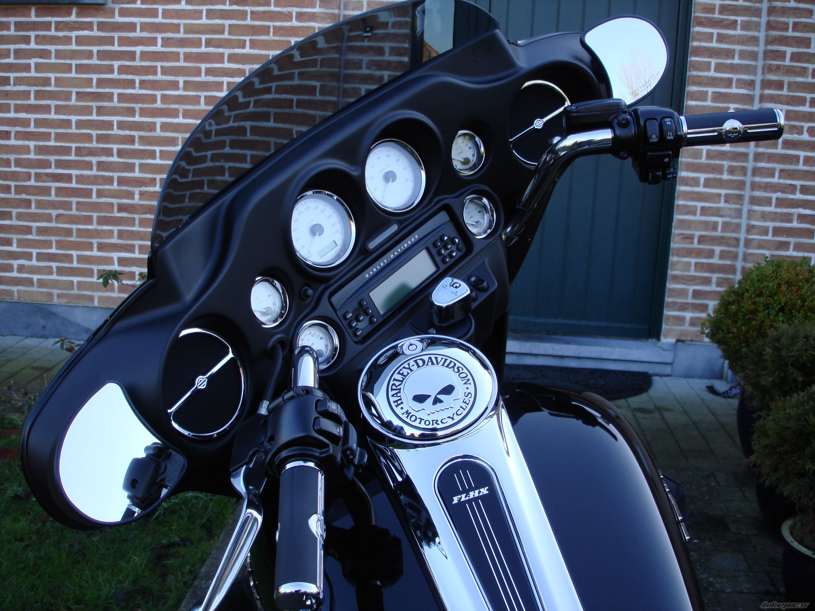 2009 HARLEY DAVIDSON FLHX | Picture 1503593 motorcycle photo