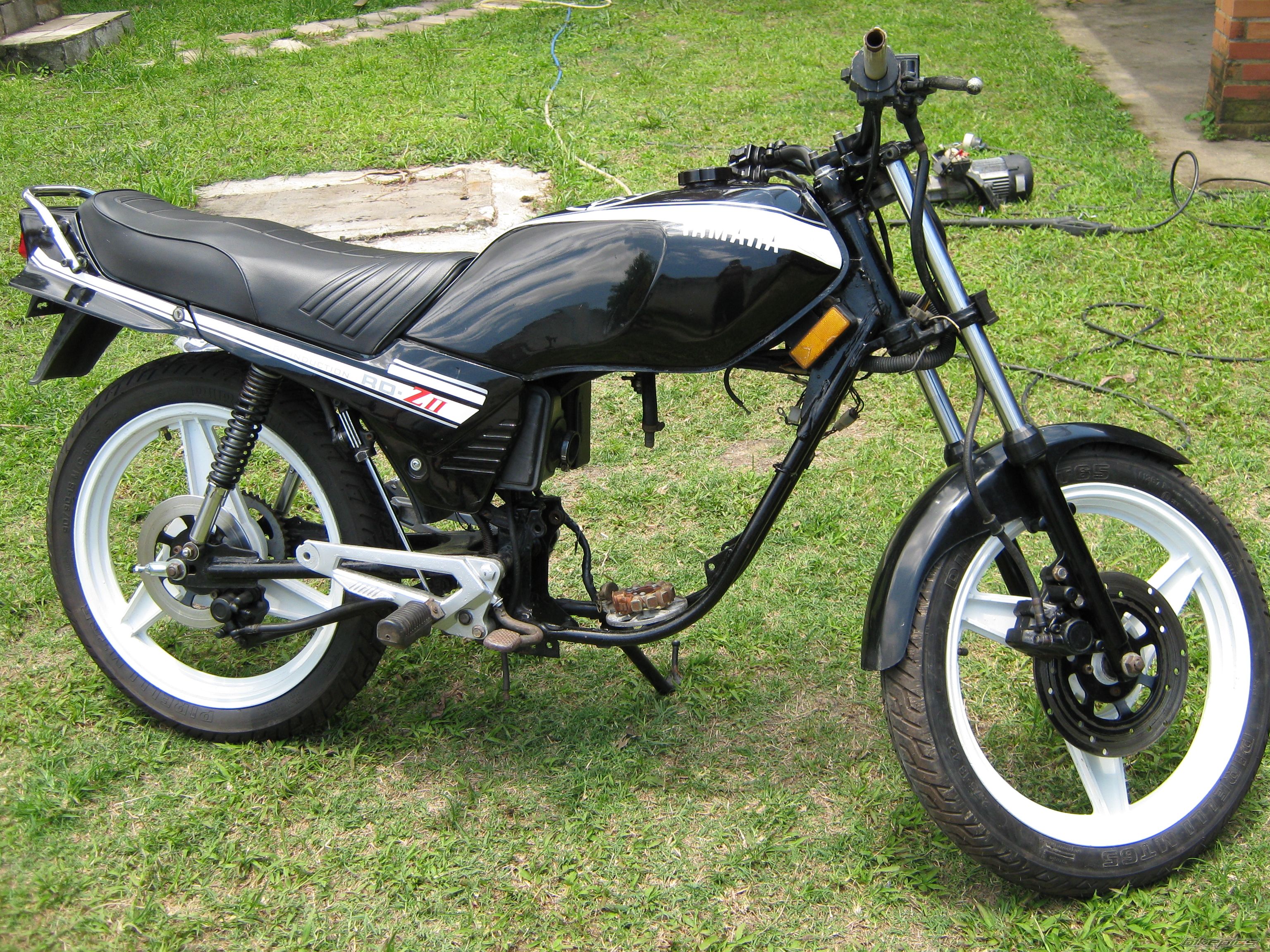 2009 YAMAHA RD 125 | Picture 1504525 motorcycle photo