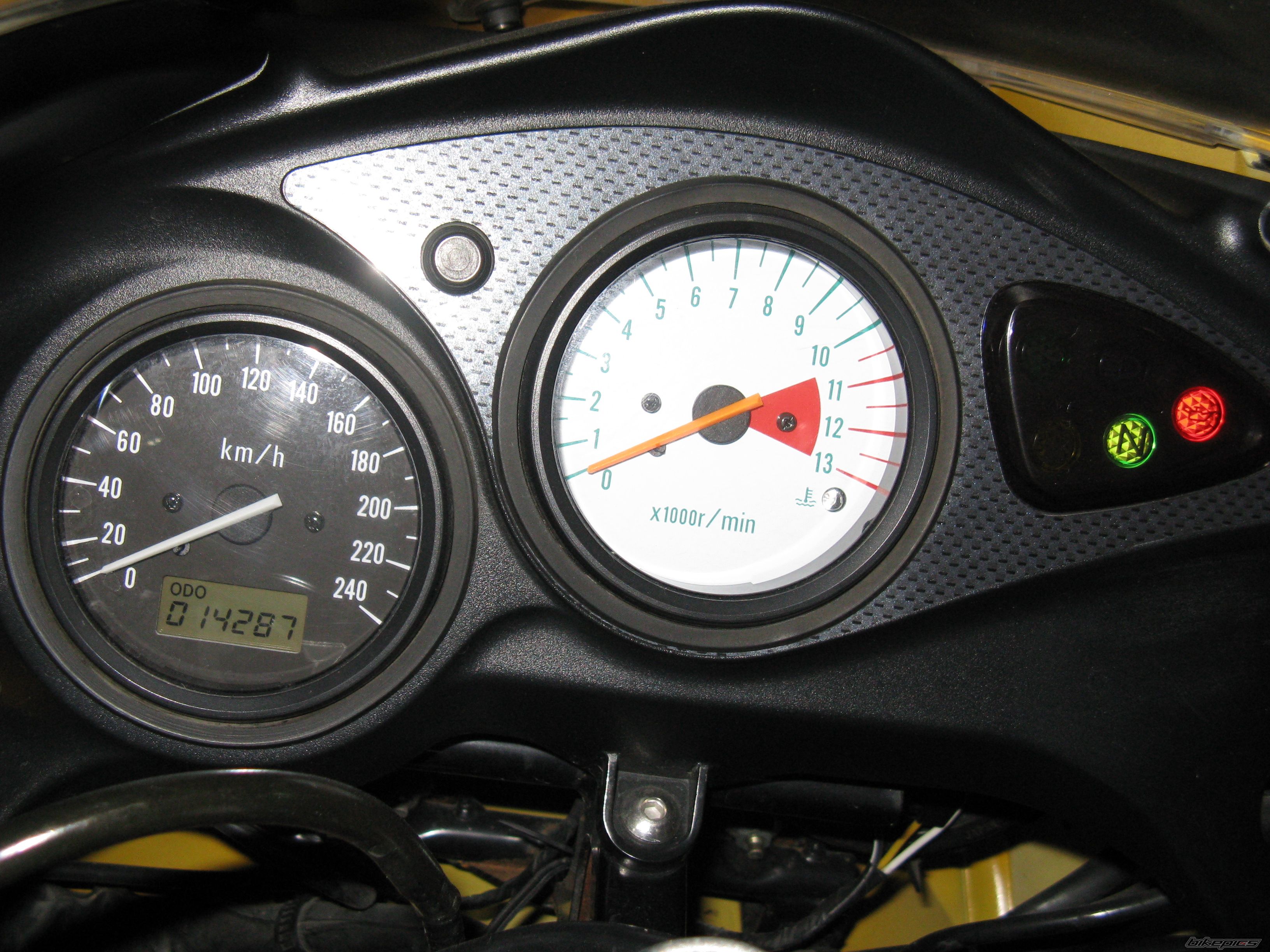 2000 SUZUKI SV 650S | Picture 1525649 motorcycle photo