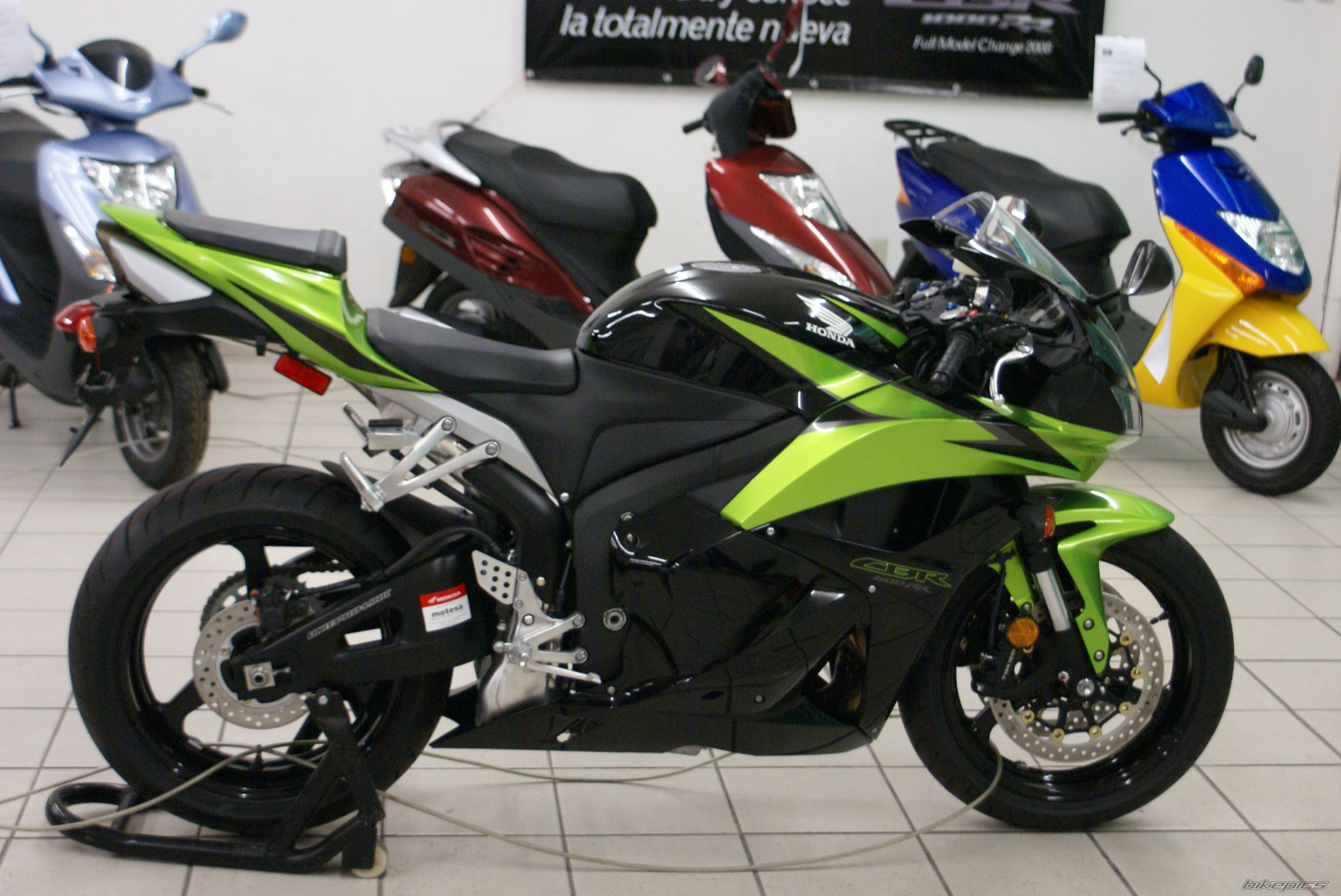 2009 HONDA CBR 600 RR | Picture 1547569 motorcycle photo