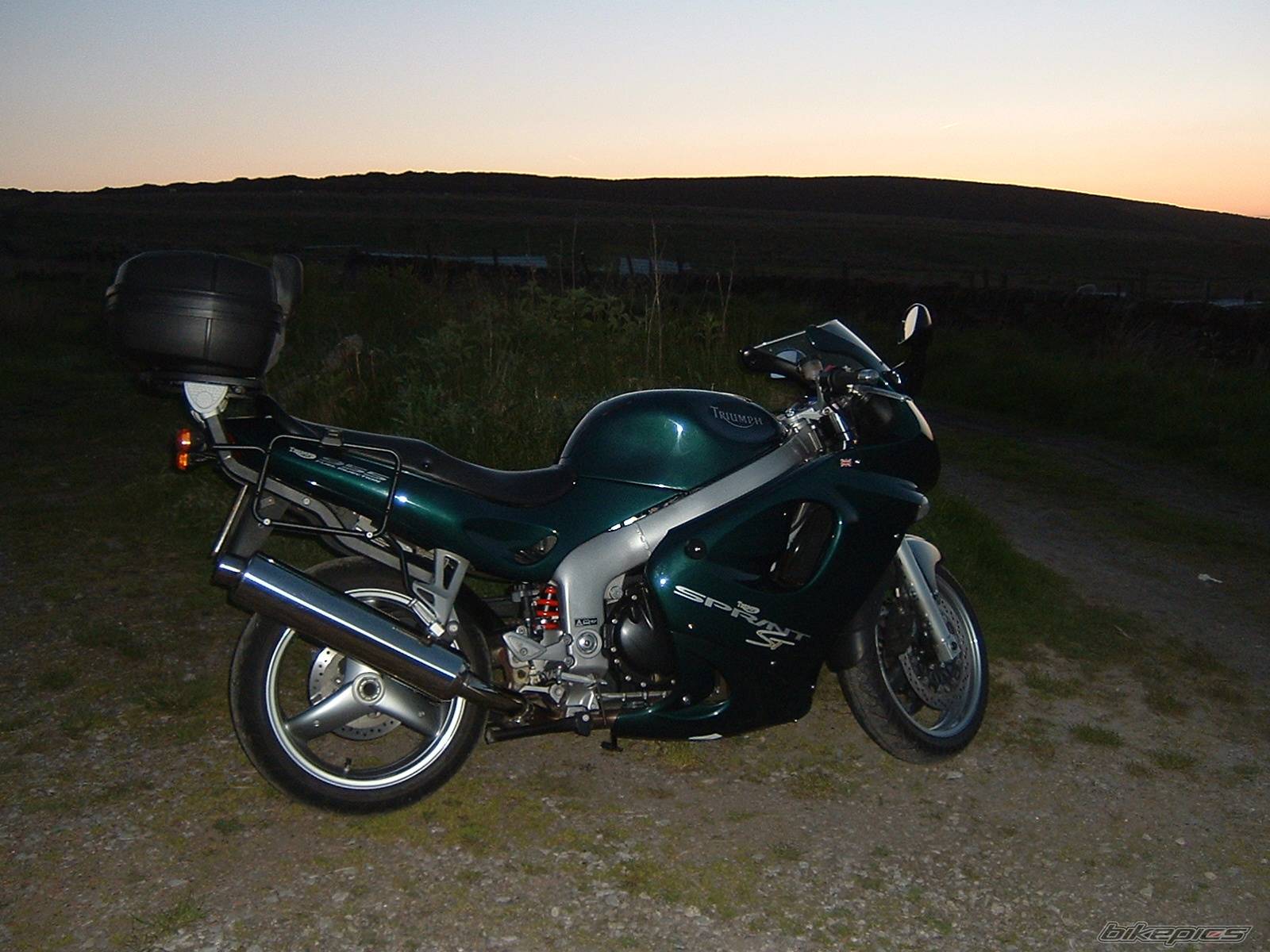 2004 TRIUMPH SPRINT ST | Picture 154950 motorcycle photo
