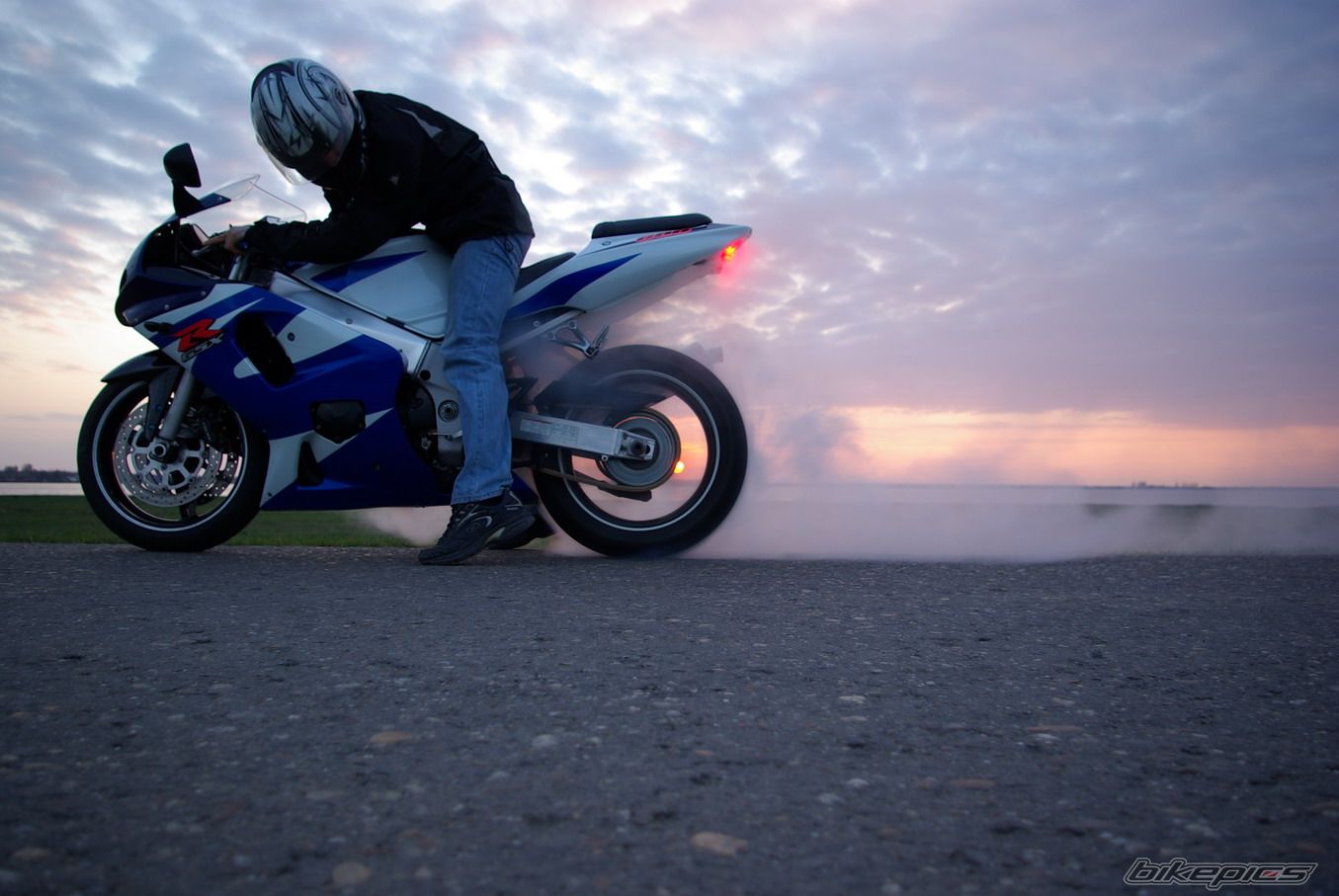 2001 SUZUKI GSX R 600 | Picture 1551604 motorcycle photo