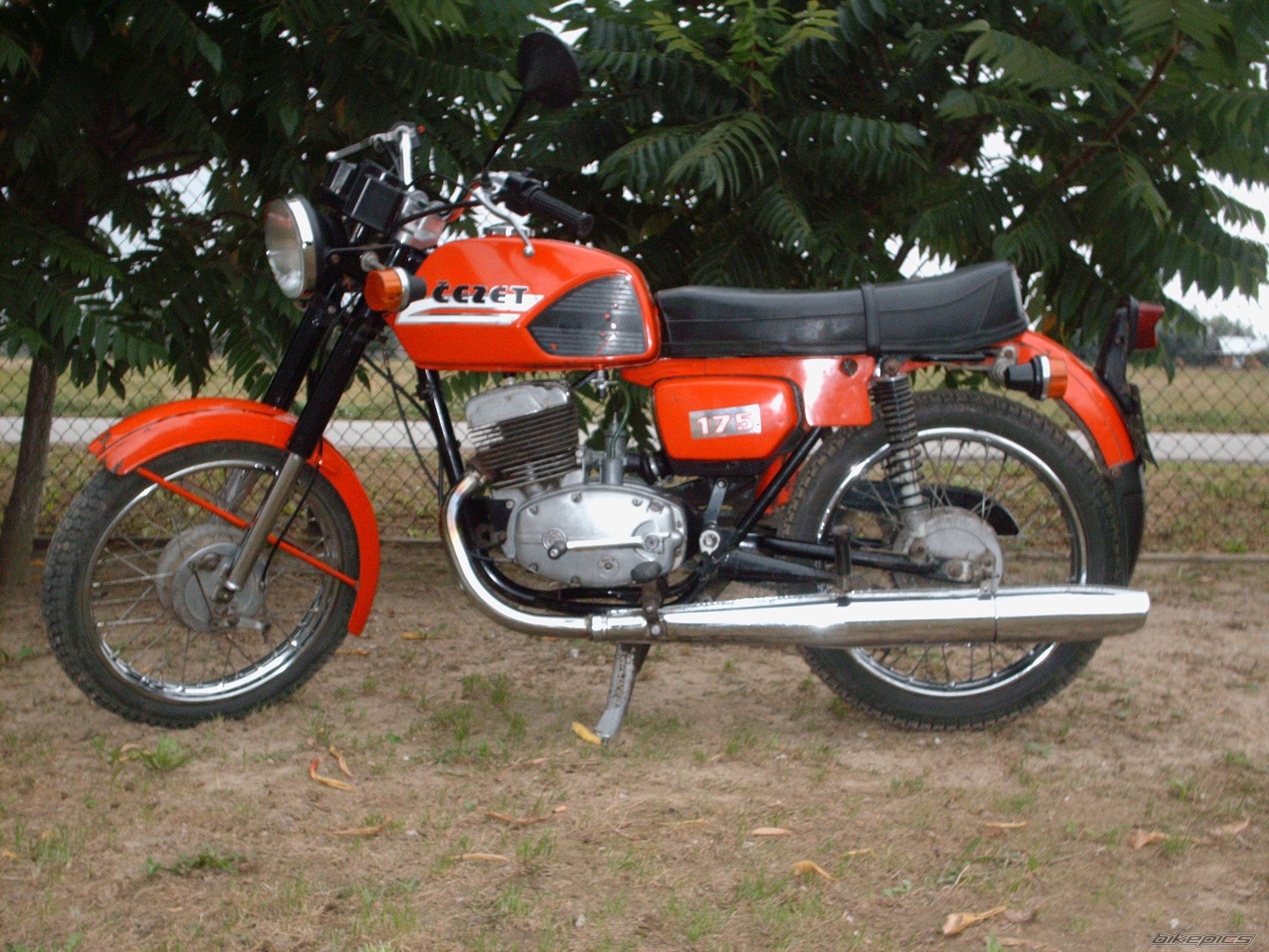 1987 CZ 175 | Picture 1554175 motorcycle photo