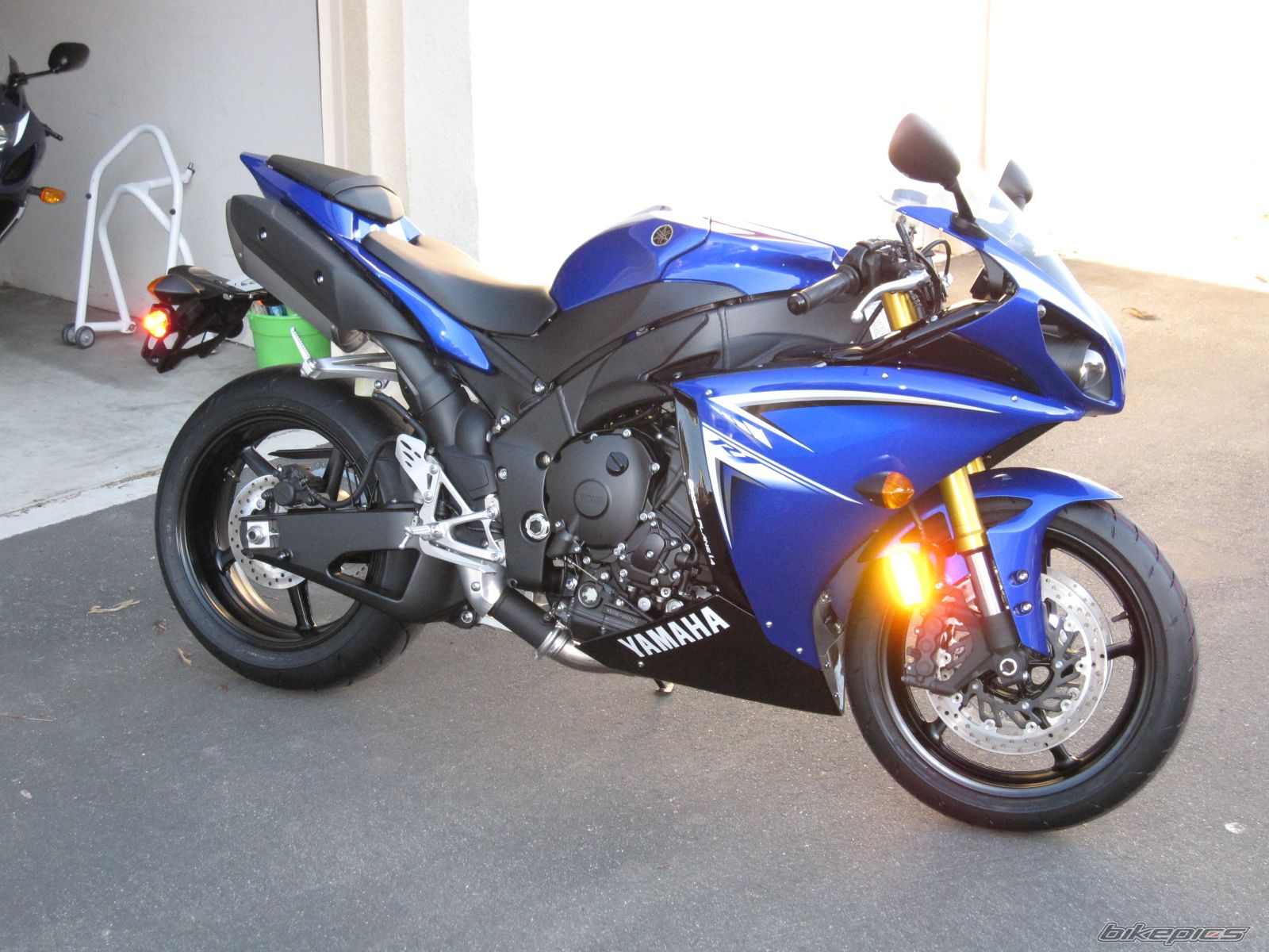 2009 YAMAHA YZF R1 | Picture 1557654 motorcycle photo