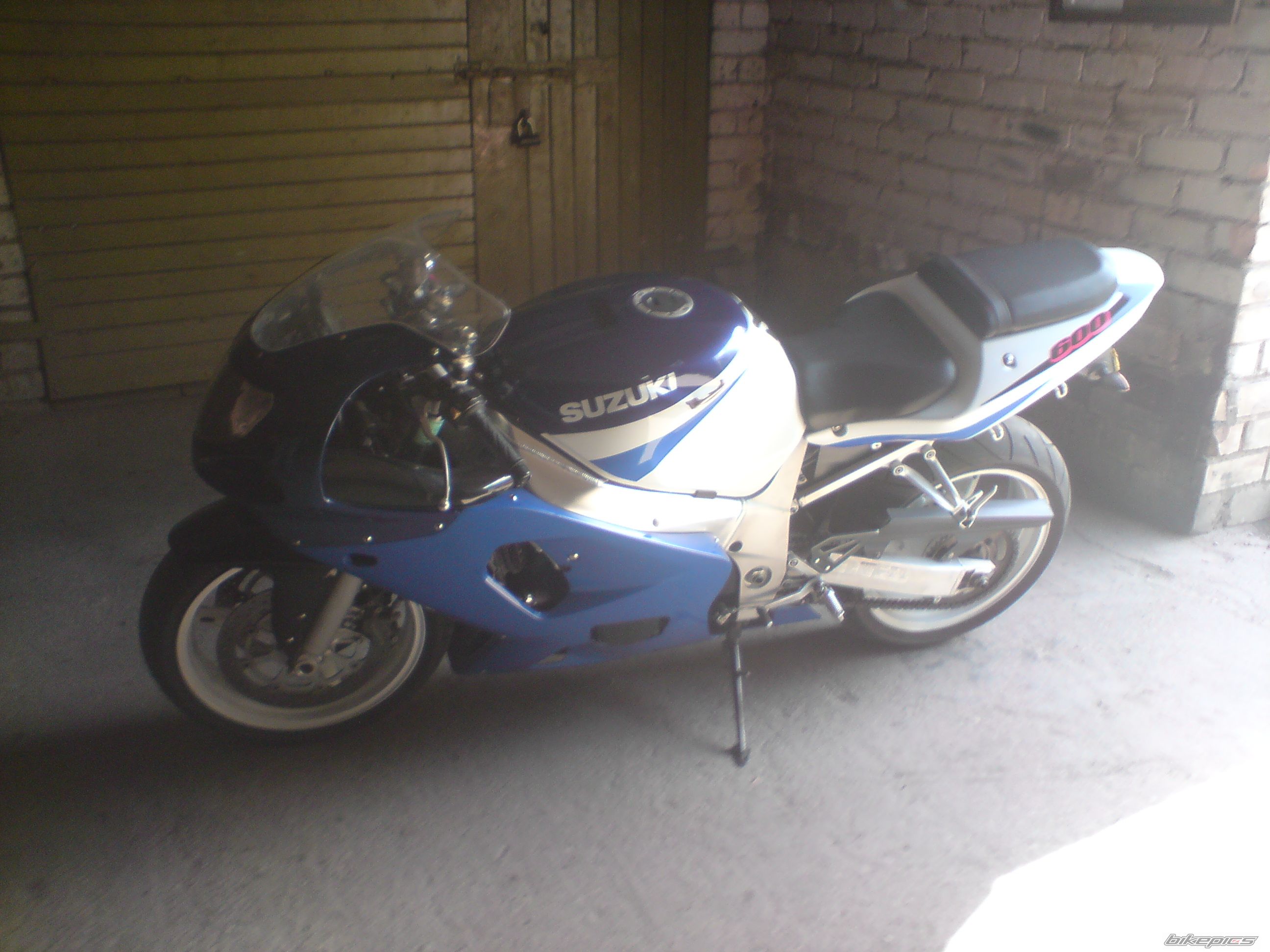 2001 SUZUKI GSX R 600 | Picture 1585135 motorcycle photo