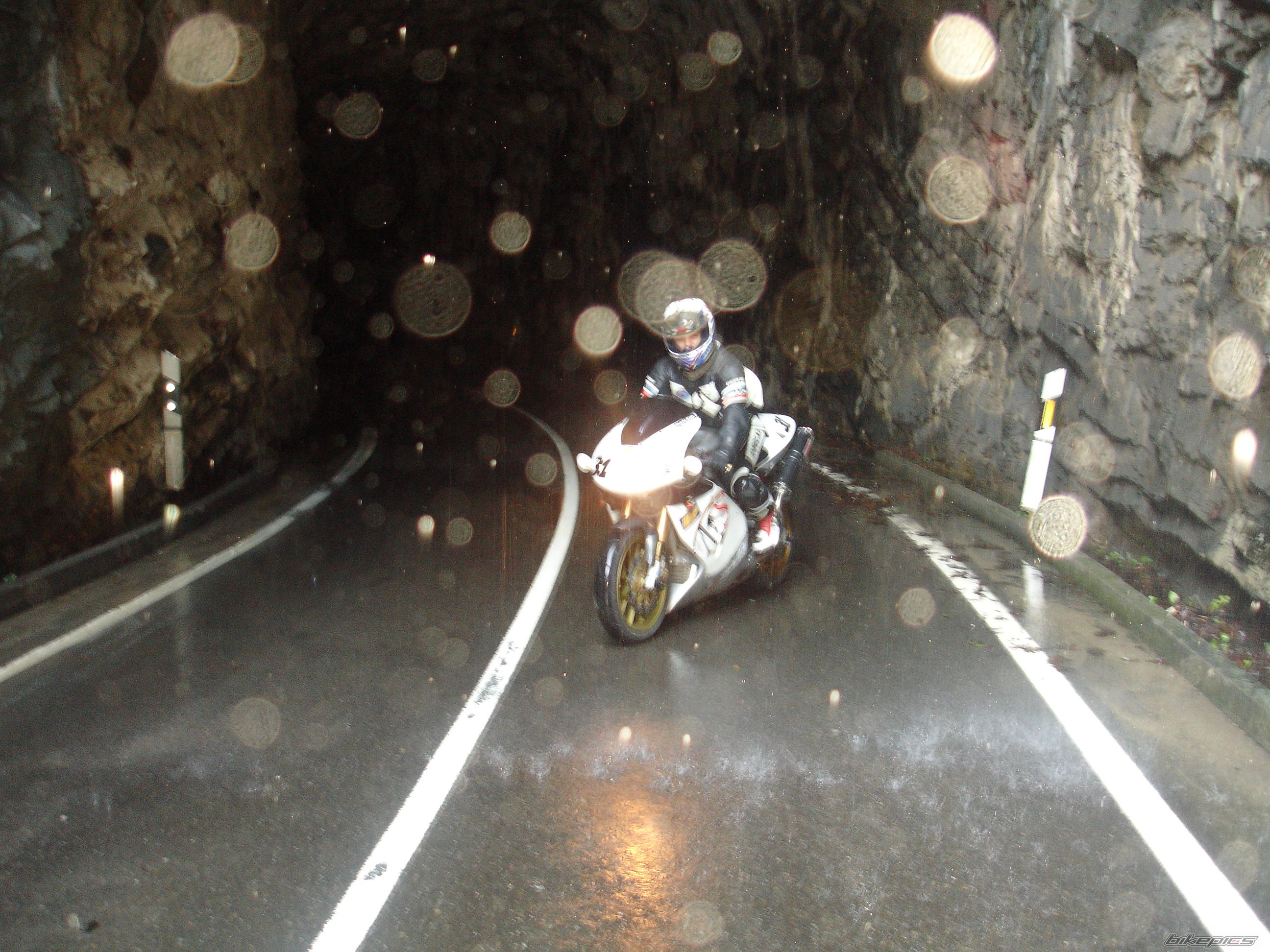 1999 APRILIA RSV 1000 MILLE | Picture 1591654 motorcycle photo