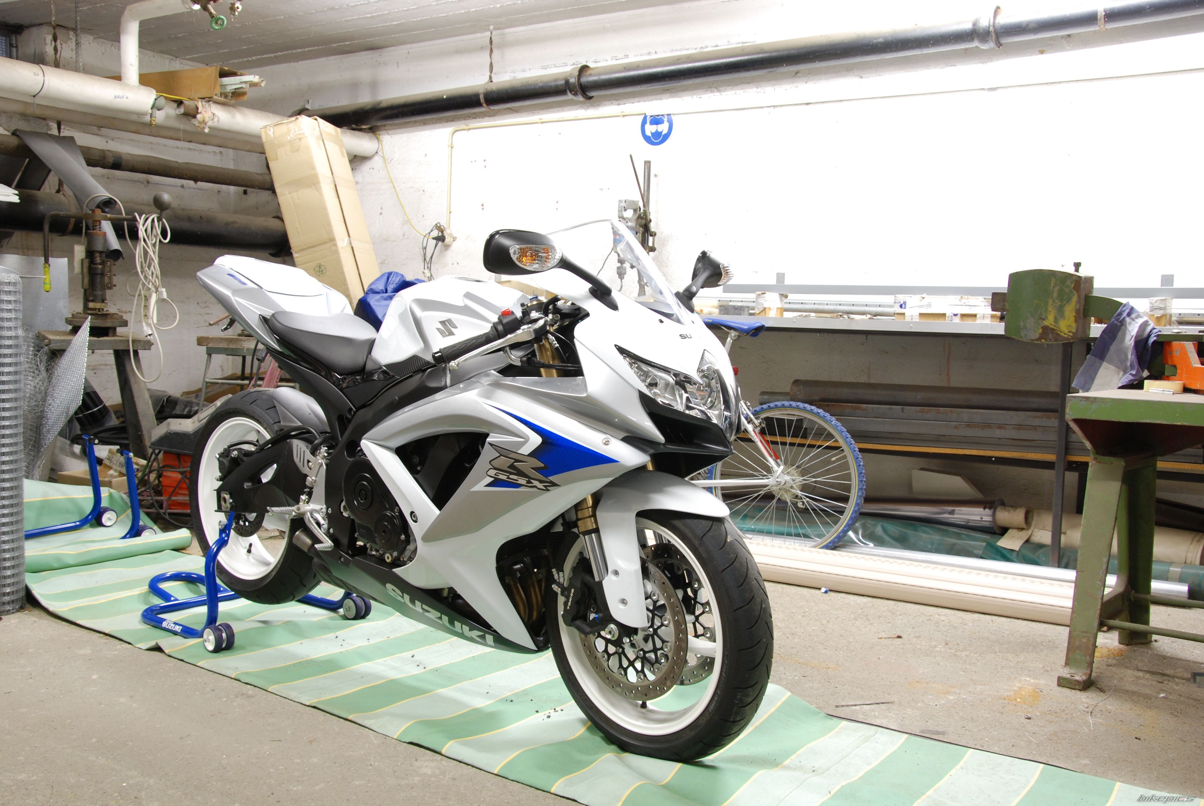 2008 SUZUKI GSX R 600 | Picture 1592189 motorcycle photo