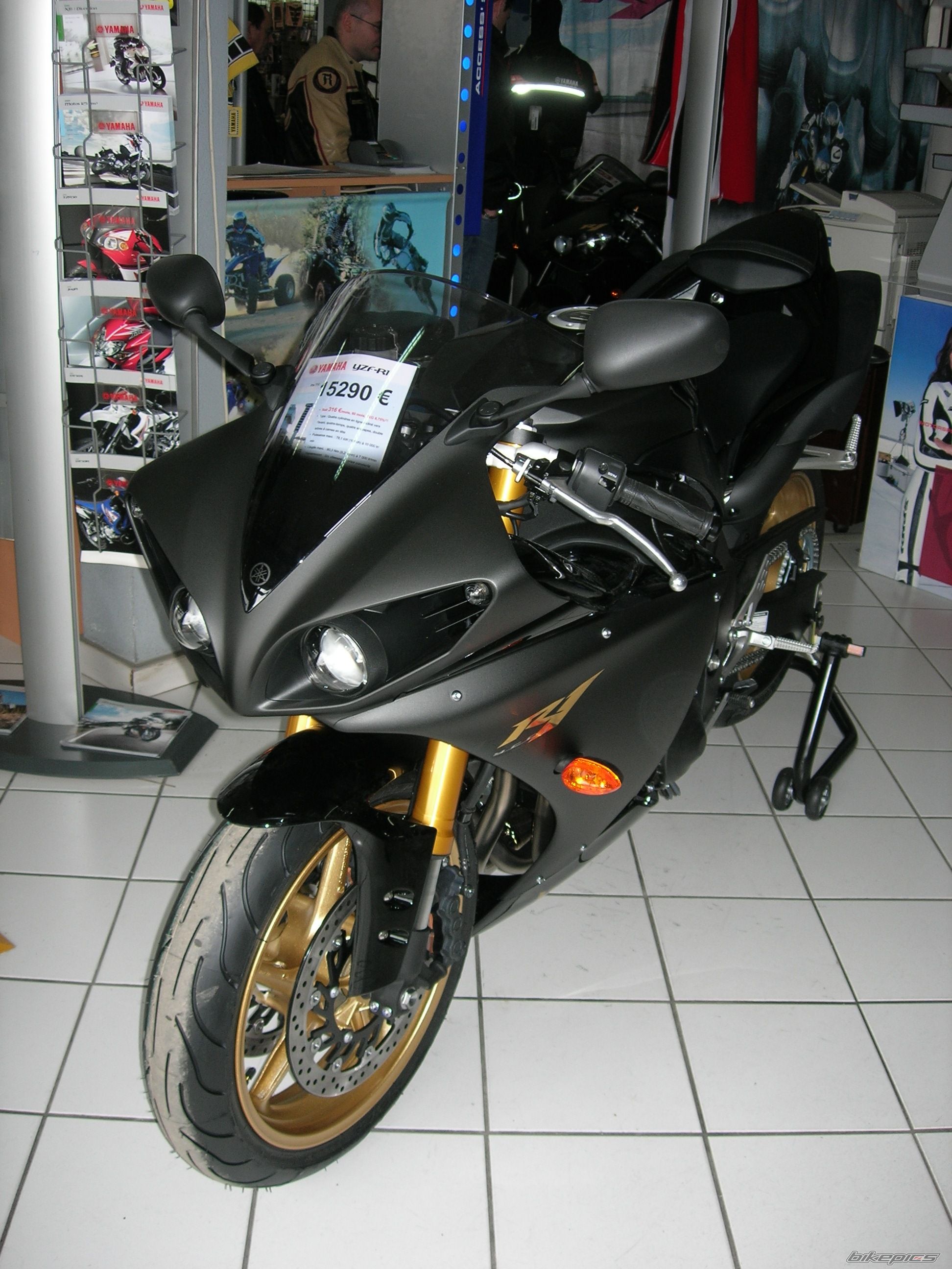 2009 YAMAHA YZF R1 | Picture 1592961 motorcycle photo