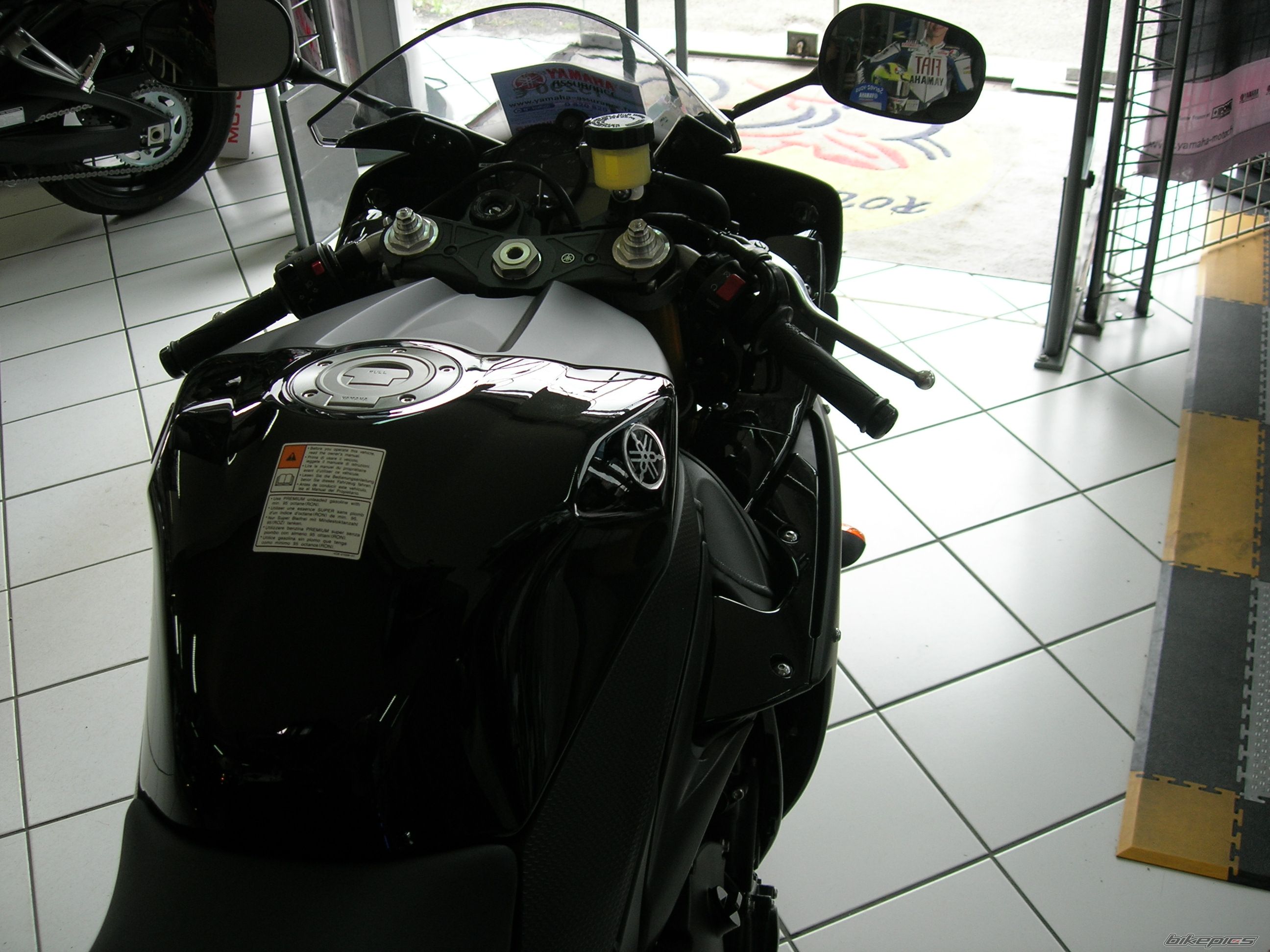 2009 YAMAHA YZF R1 | Picture 1592964 motorcycle photo