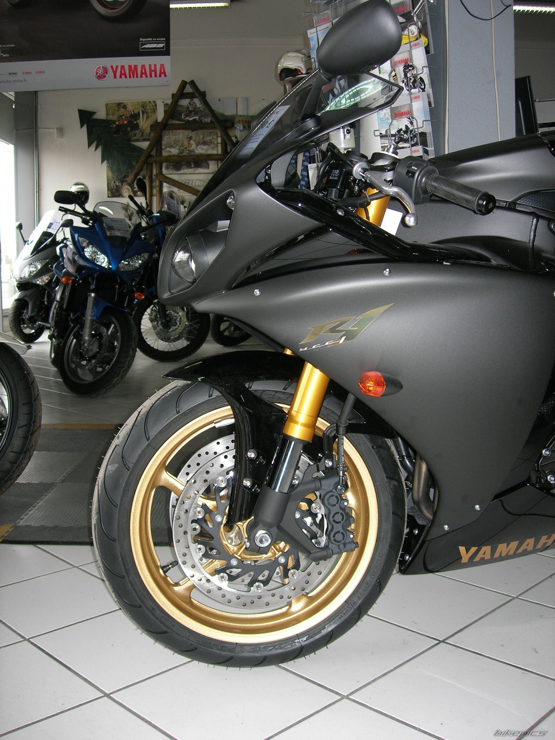 2009 YAMAHA YZF R1 | Picture 1592966 motorcycle photo