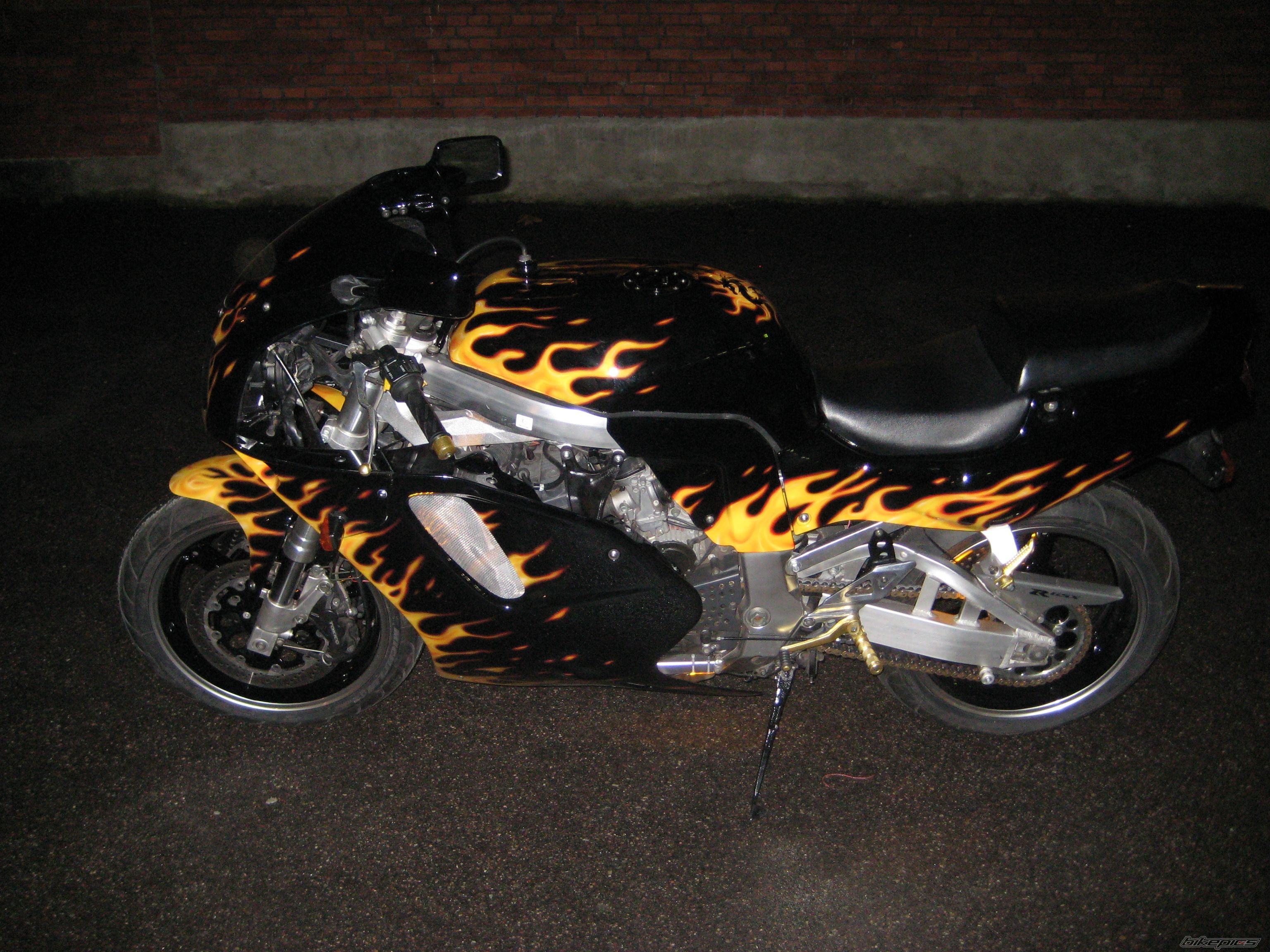 1995 SUZUKI GSX R 750 | Picture 1601140 motorcycle photo