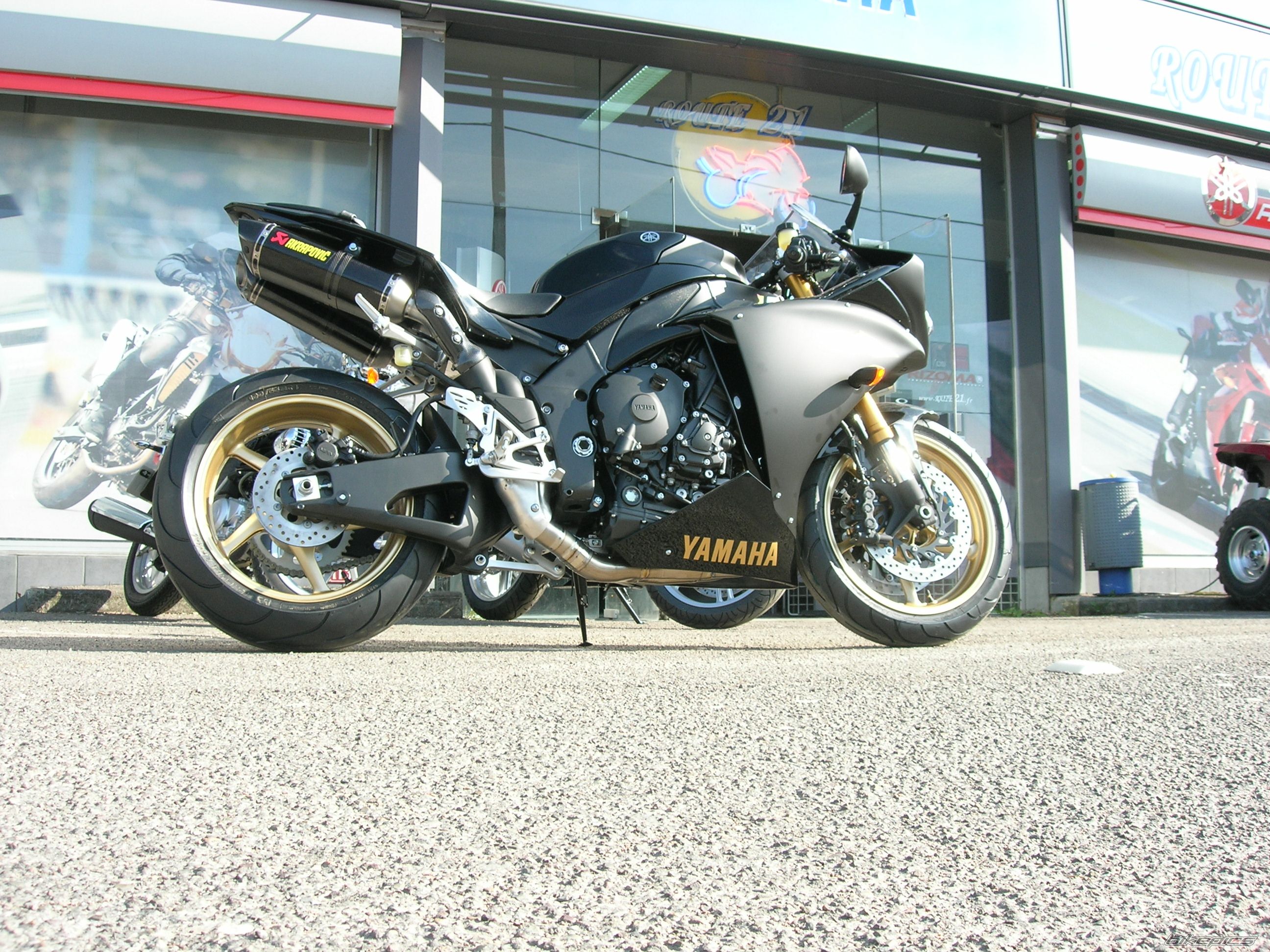 2009 YAMAHA YZF R1 | Picture 1602860 motorcycle photo